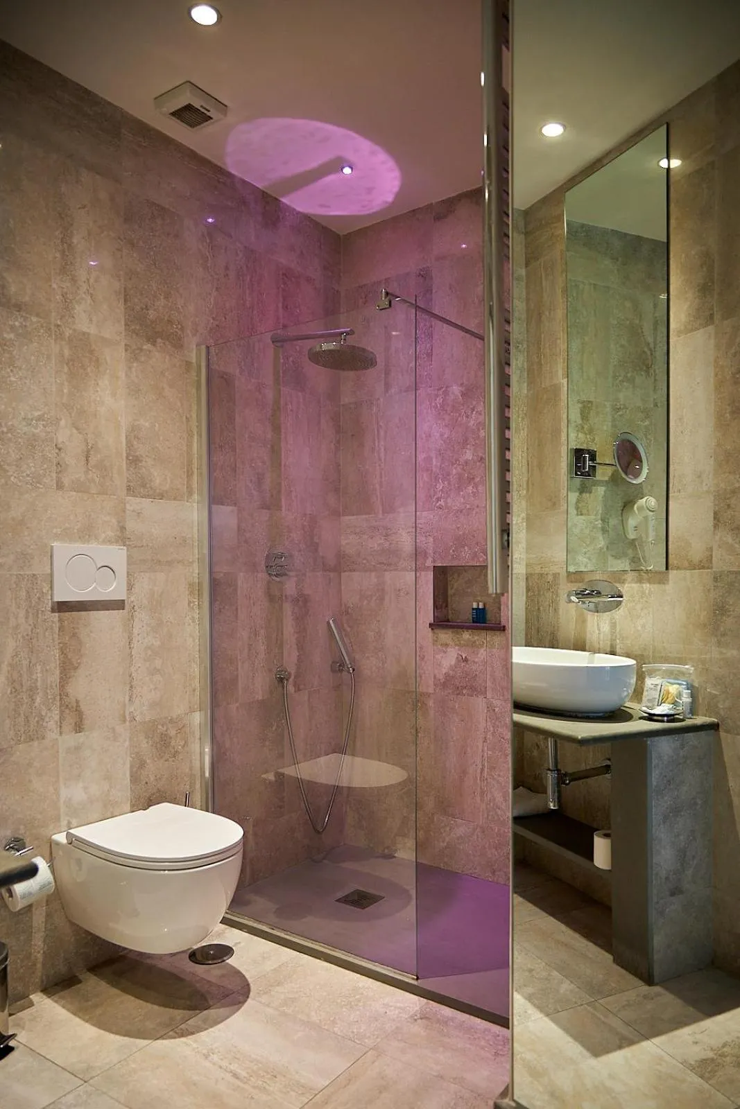 Shower in The Roman Empire Guesthouse