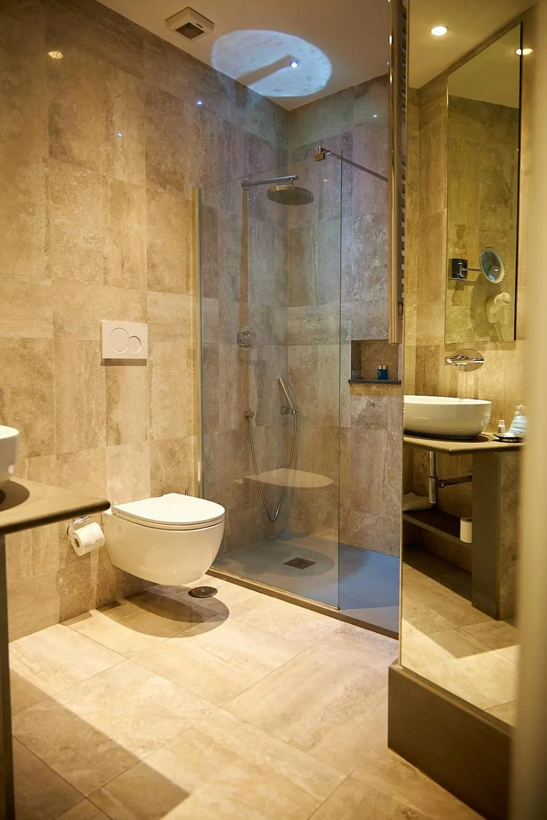 Shower in The Roman Empire Guesthouse