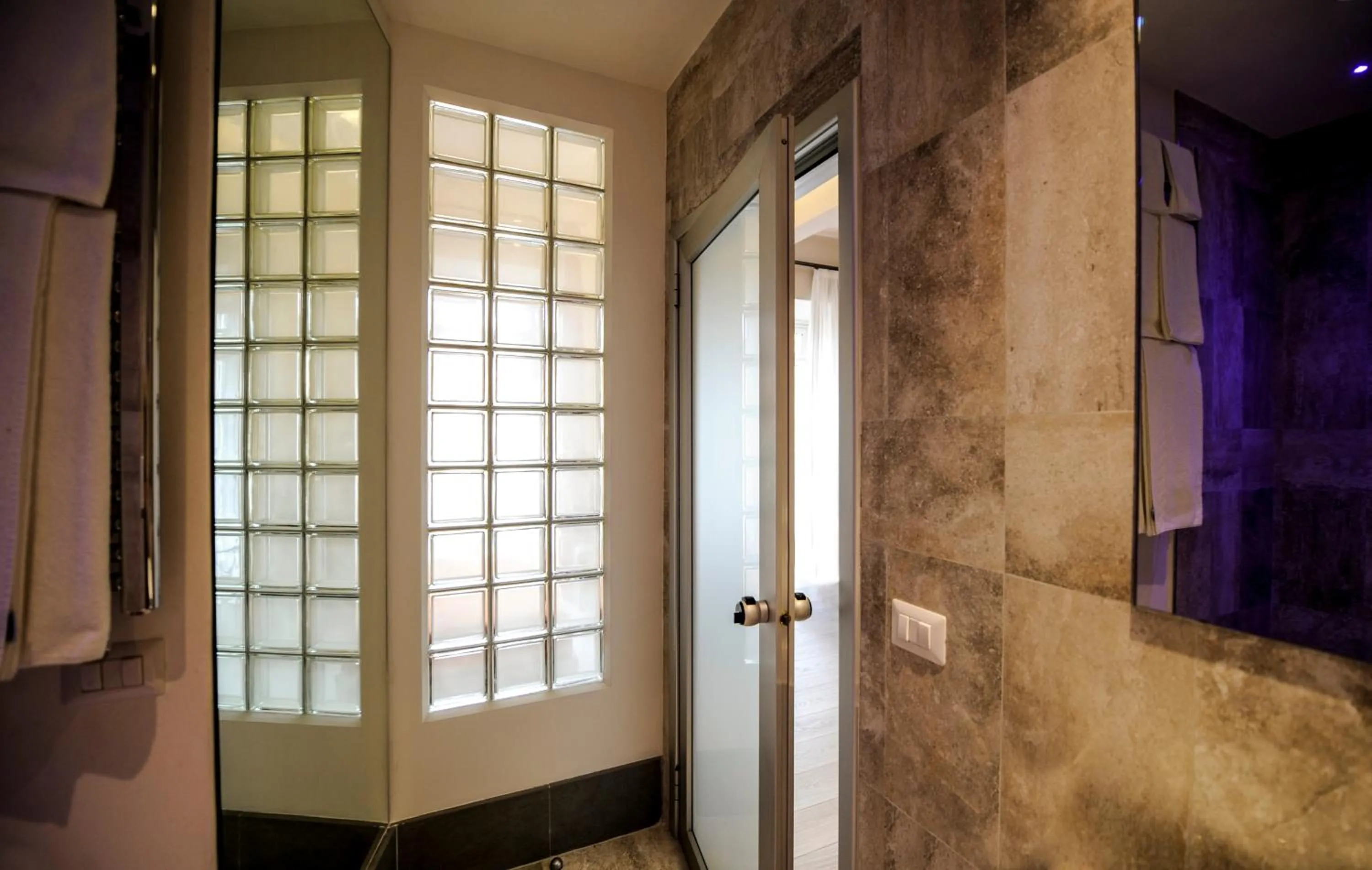 Bathroom in The Roman Empire Guesthouse