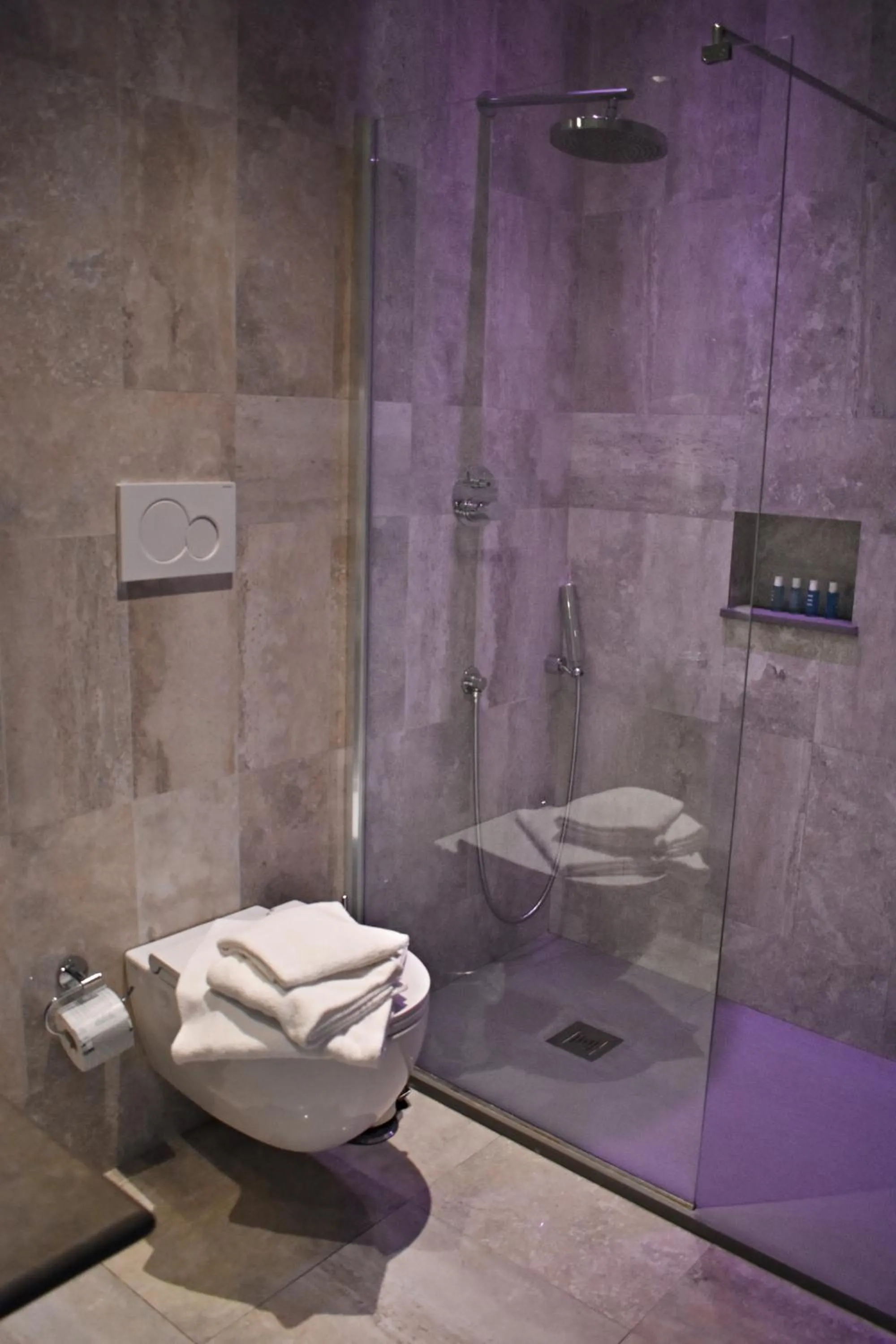 Shower in The Roman Empire Guesthouse