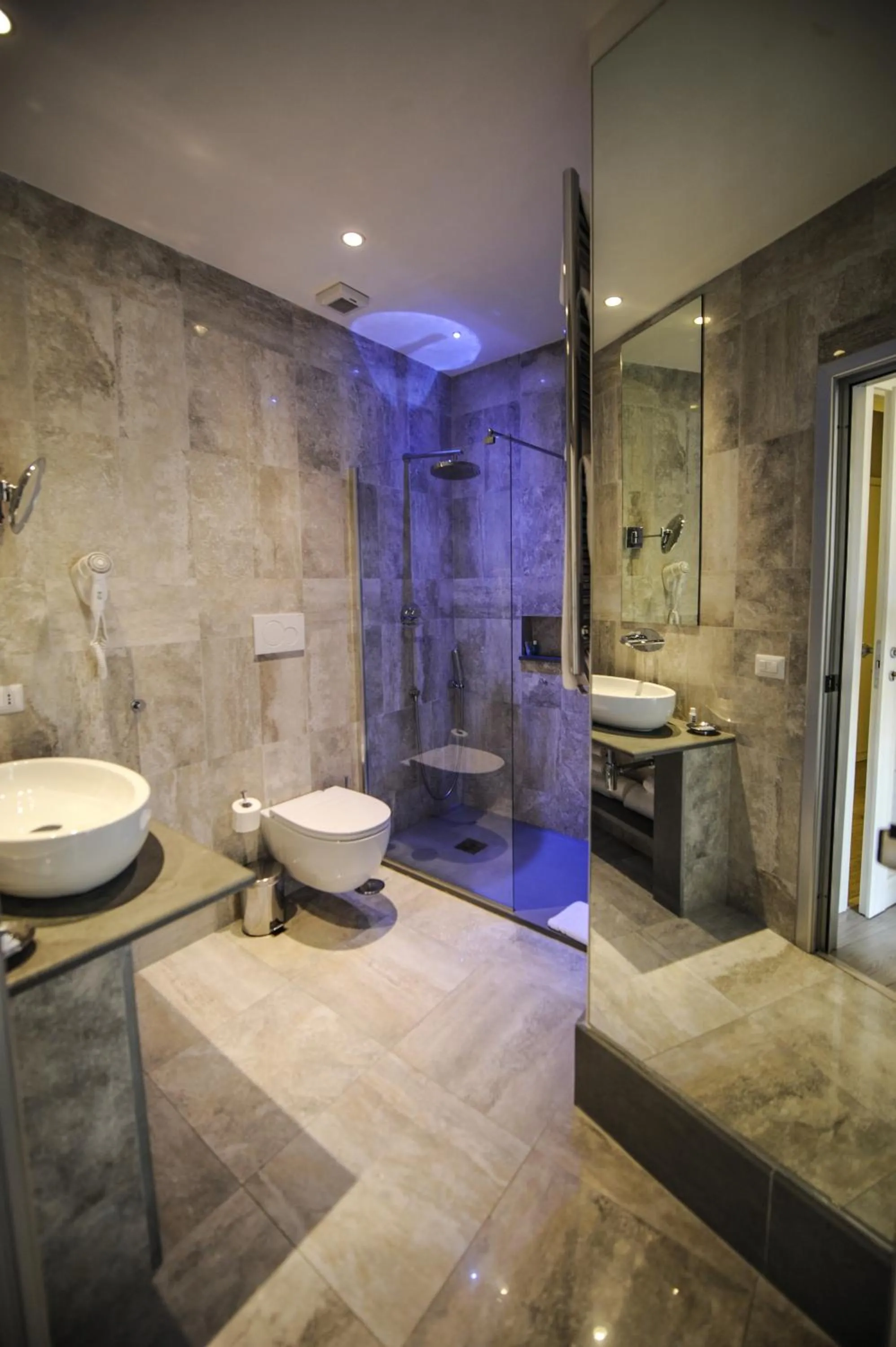 Bathroom in The Roman Empire Guesthouse