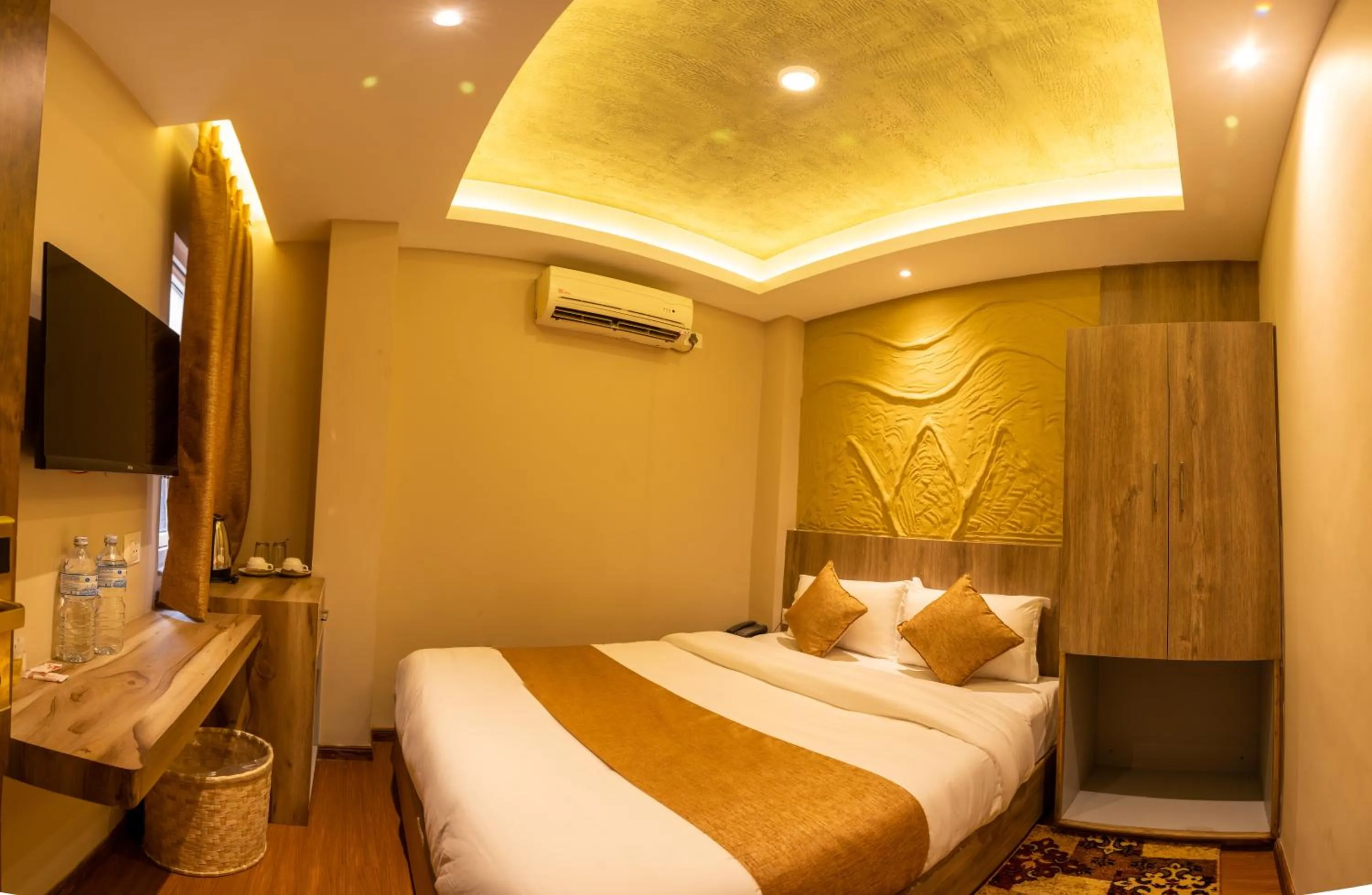 Property building, Bed in Divya Boutique Inn