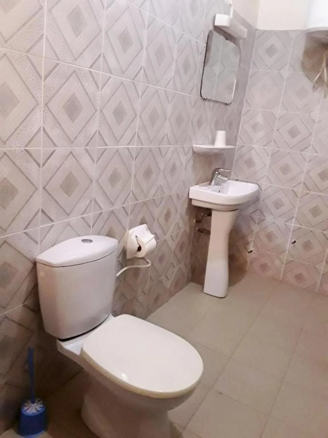 Shower in Diaspora Benin Hotel C-E