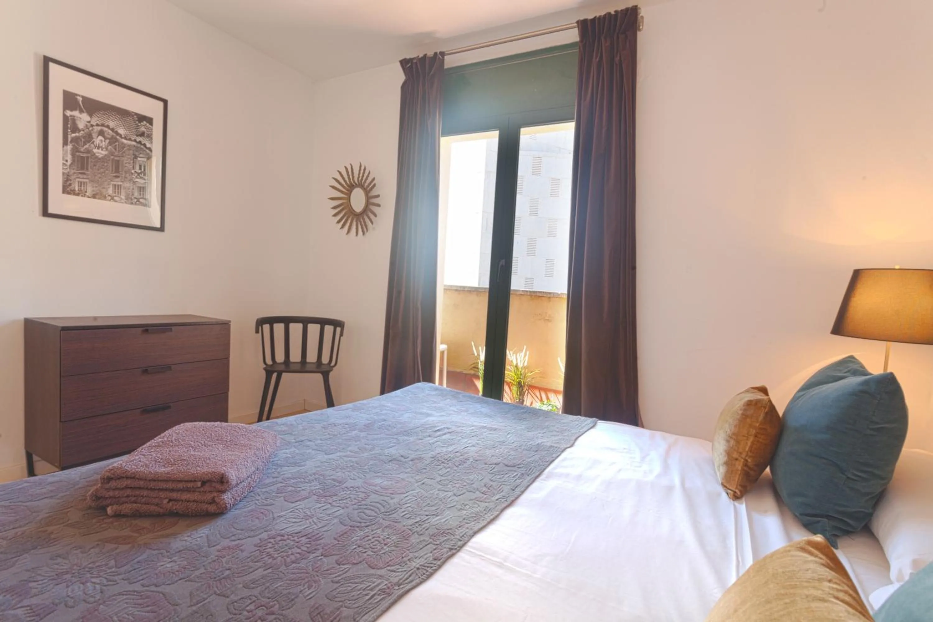 Bed in Plaza Catalunya City Center Apartments
