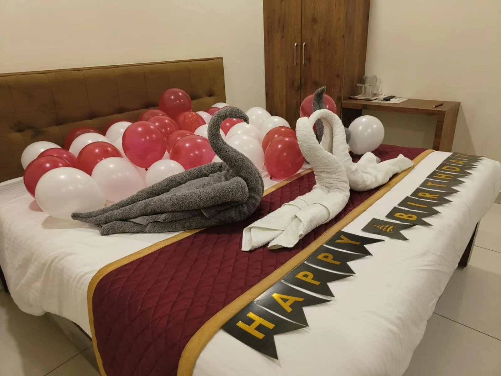 Bed in Hotel Roi Inn