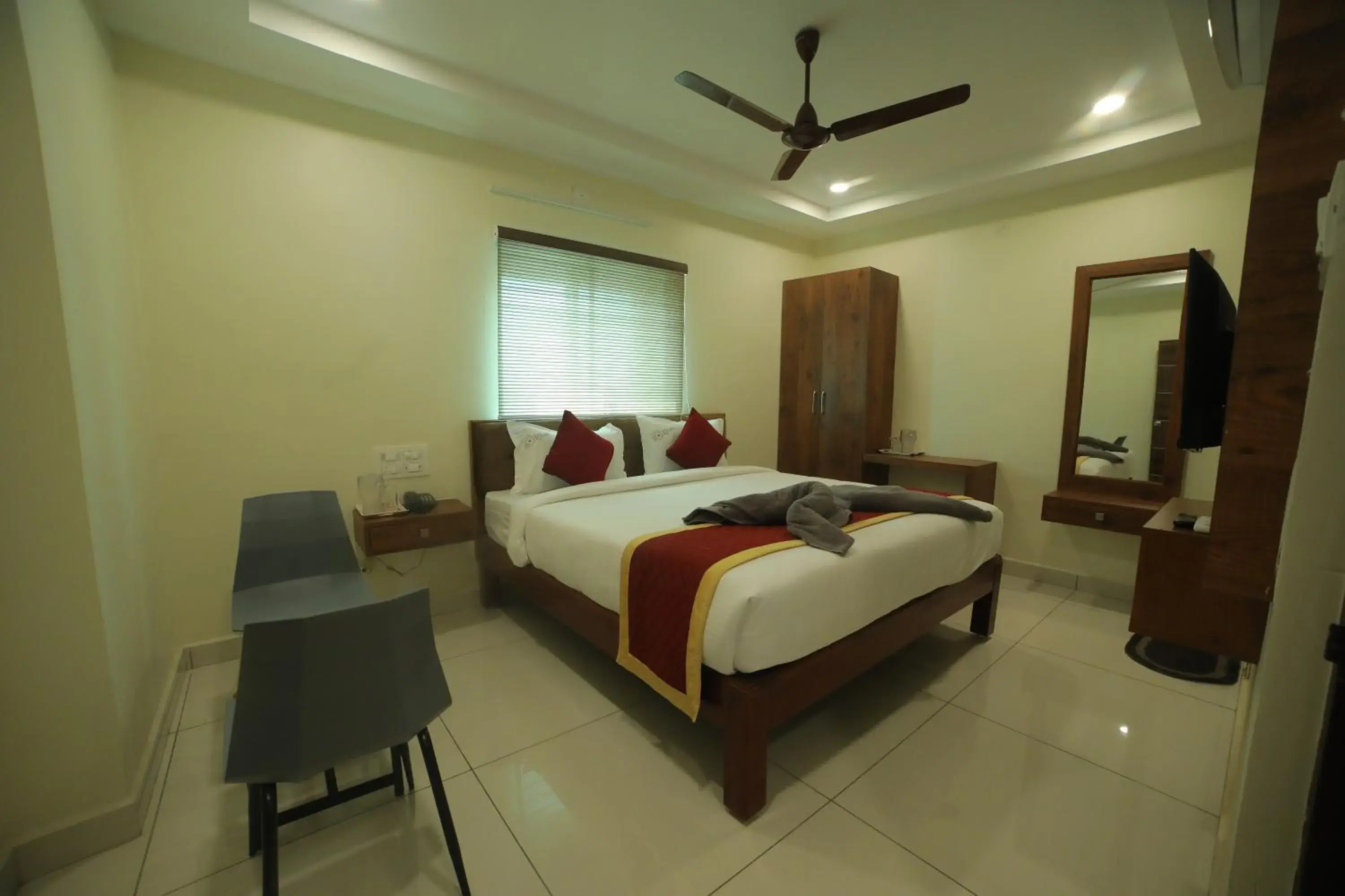 Photo of the whole room, Bed in Hotel Roi Inn Photo of the whole room, Bed in Hotel Roi Inn