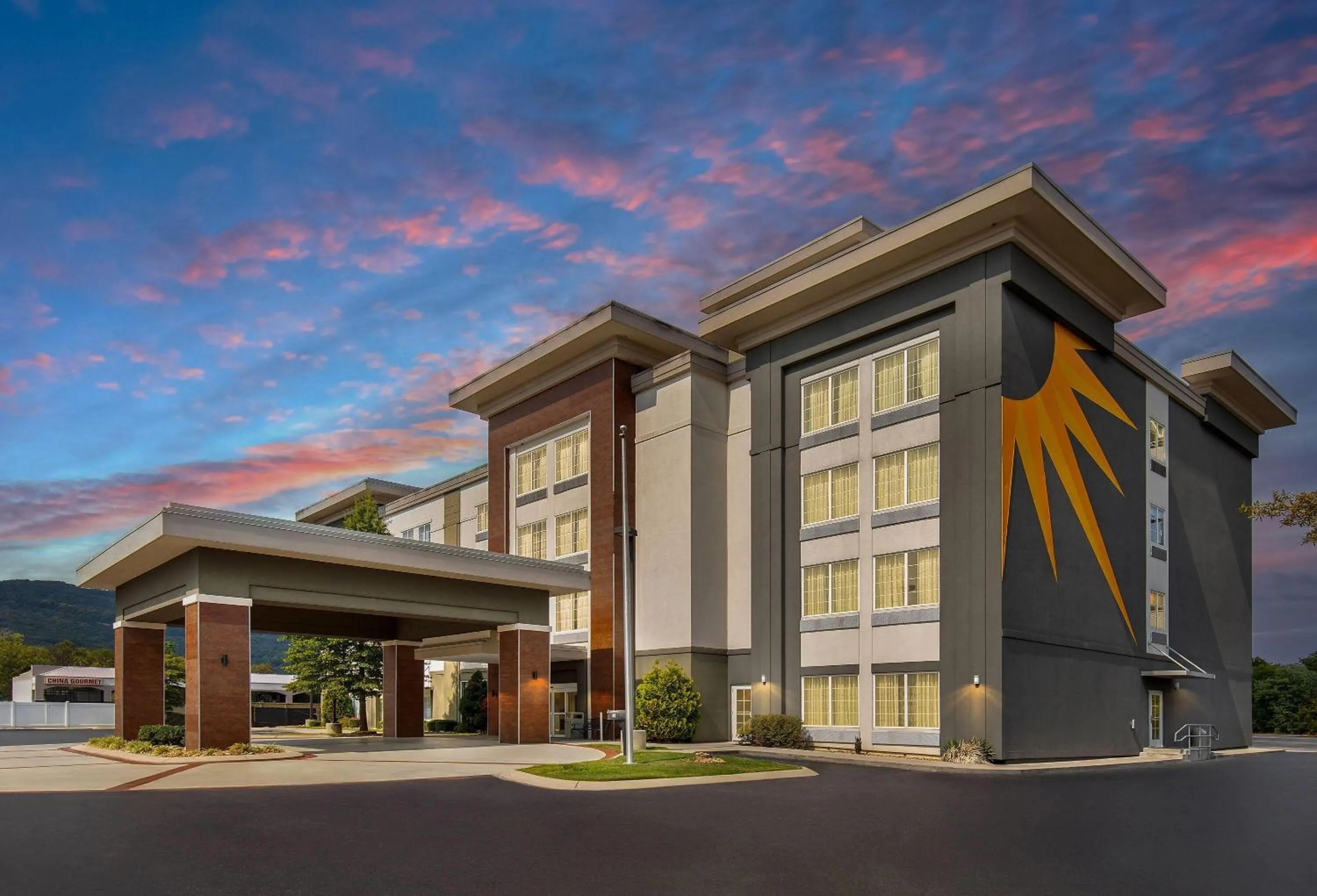 Property building in La Quinta by Wyndham Chattanooga - Lookout Mtn