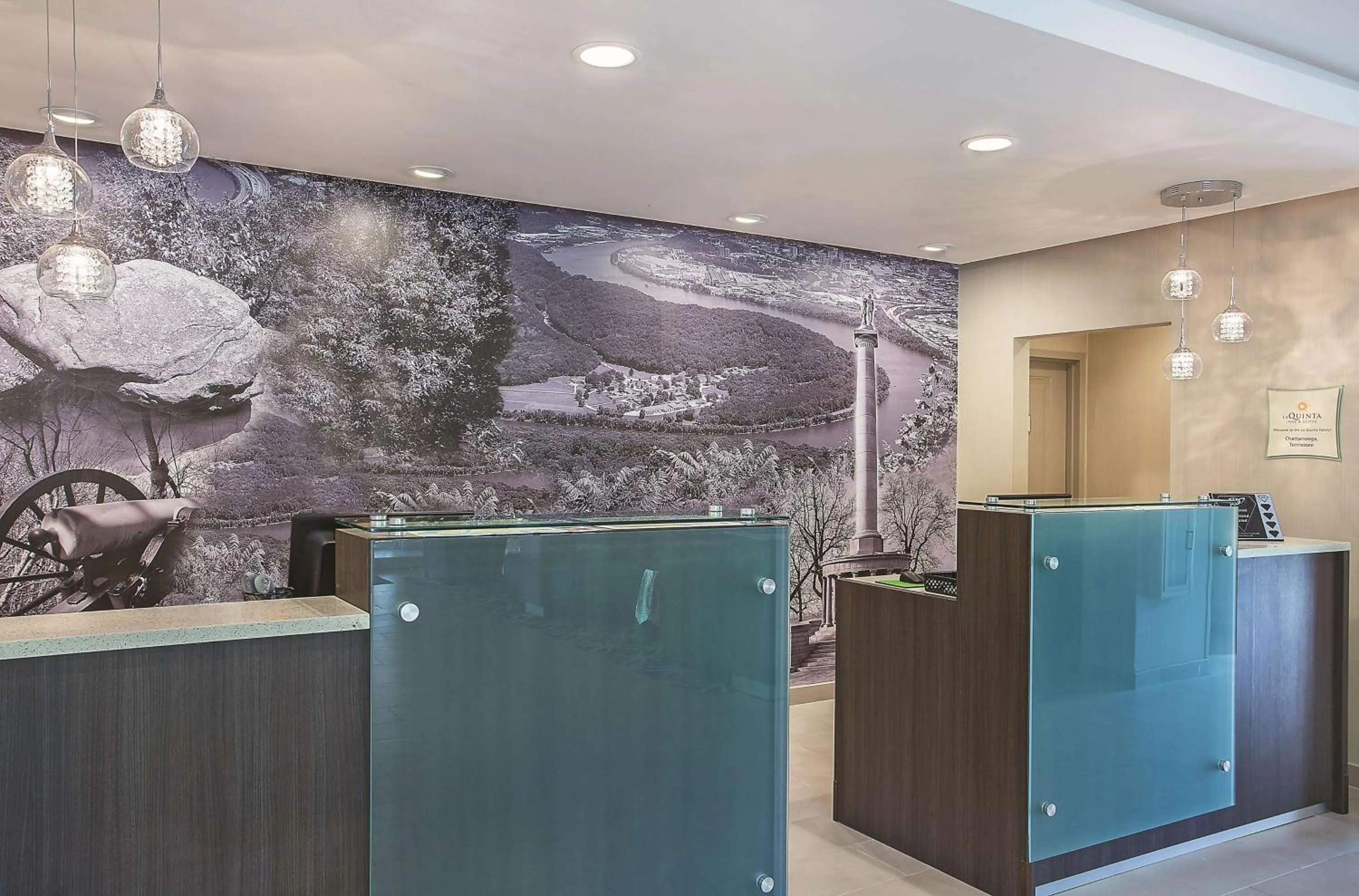 Lobby or reception in La Quinta by Wyndham Chattanooga - Lookout Mtn