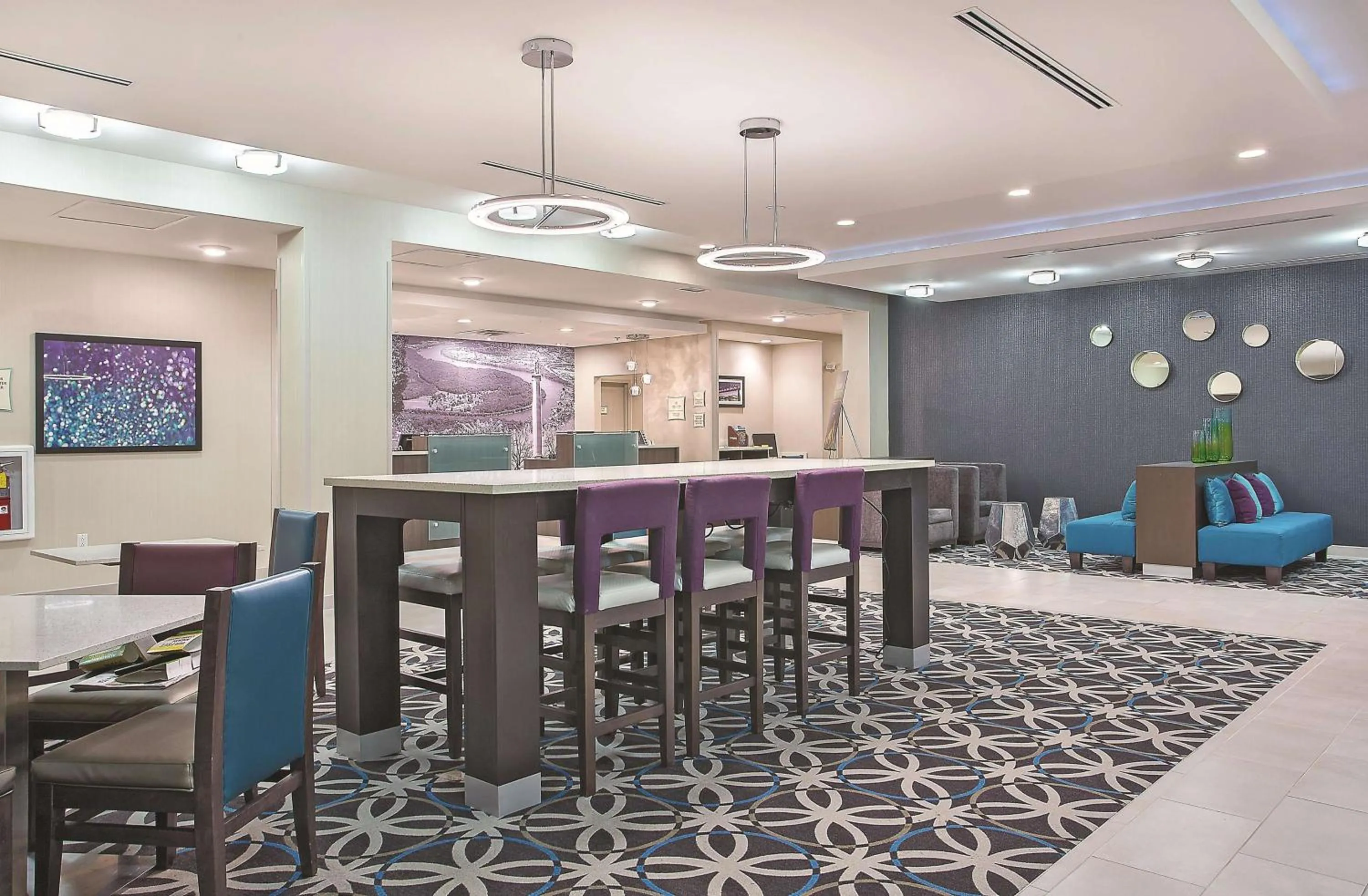 Lobby or reception in La Quinta by Wyndham Chattanooga - Lookout Mtn