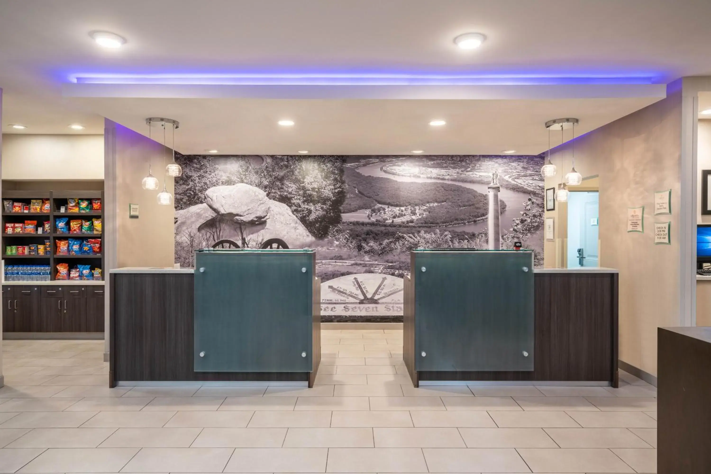 Lobby or reception in La Quinta by Wyndham Chattanooga - Lookout Mtn Lobby or reception in La Quinta by Wyndham Chattanooga - Lookout Mtn