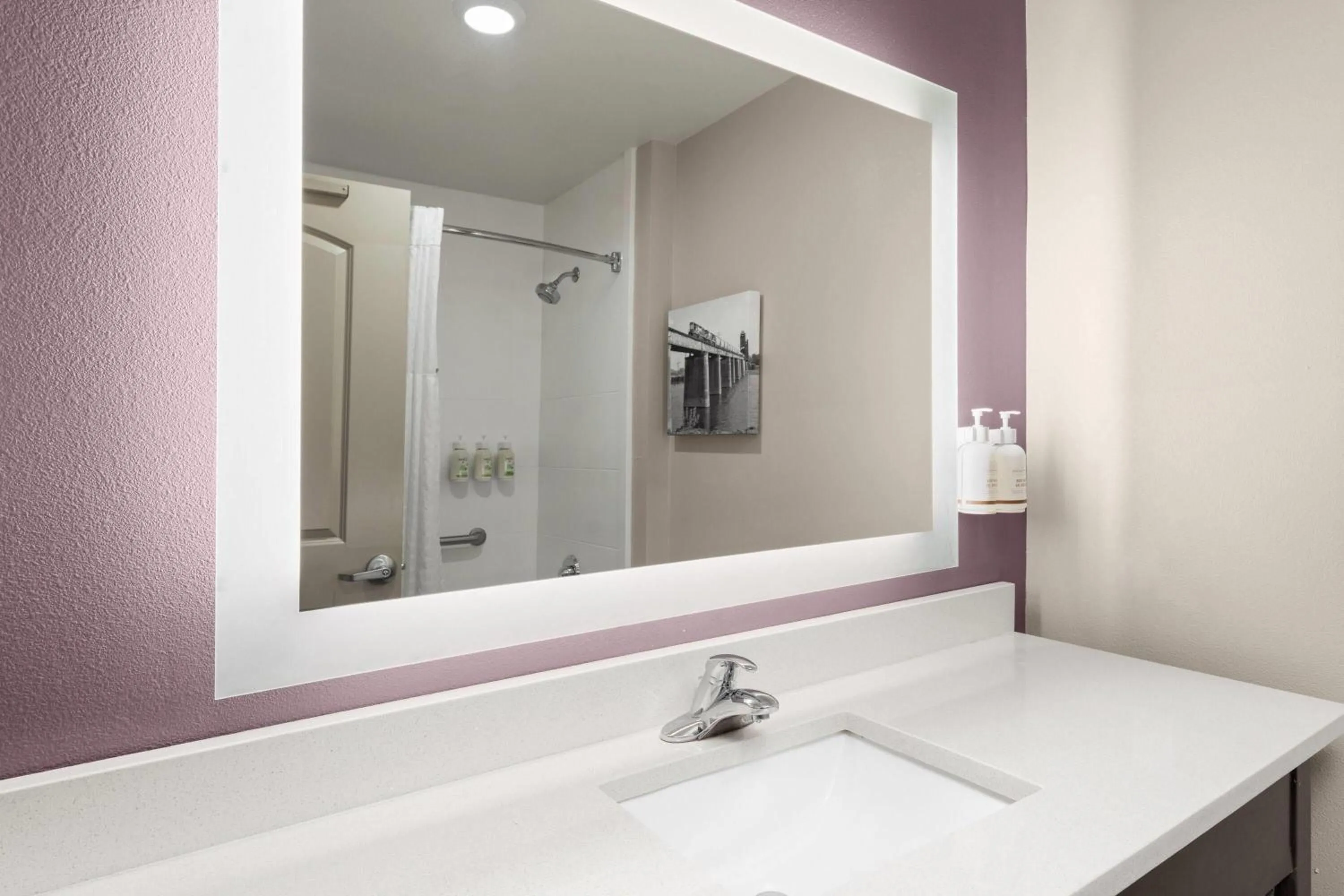 Bathroom in La Quinta by Wyndham Chattanooga - Lookout Mtn