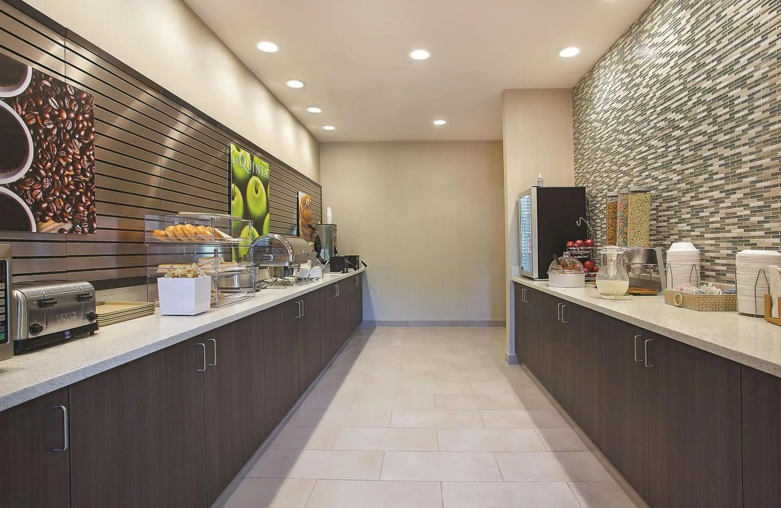 Restaurant/places to eat in La Quinta by Wyndham Chattanooga - Lookout Mtn Restaurant/places to eat in La Quinta by Wyndham Chattanooga - Lookout Mtn