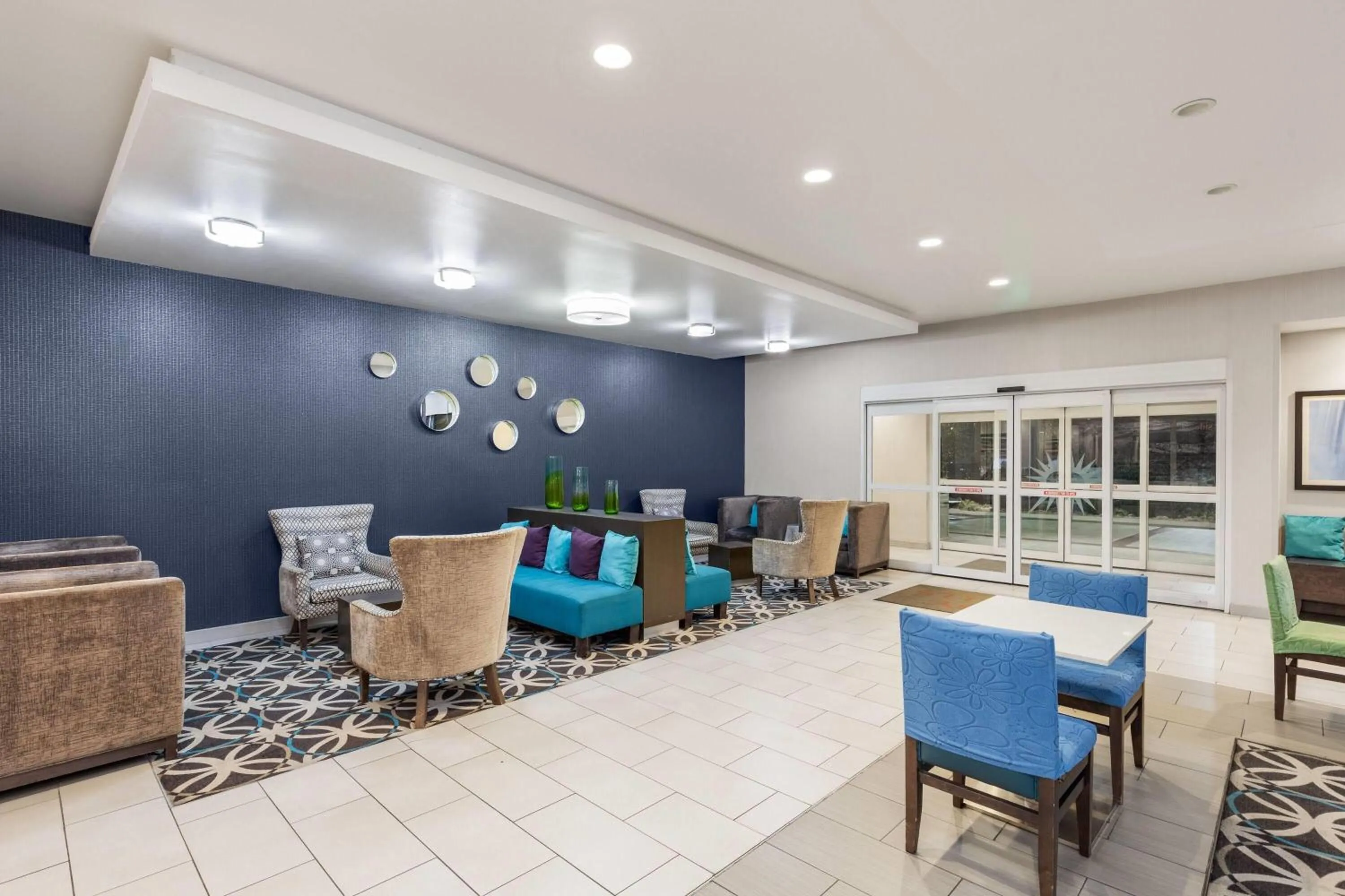 Lobby or reception in La Quinta by Wyndham Chattanooga - Lookout Mtn