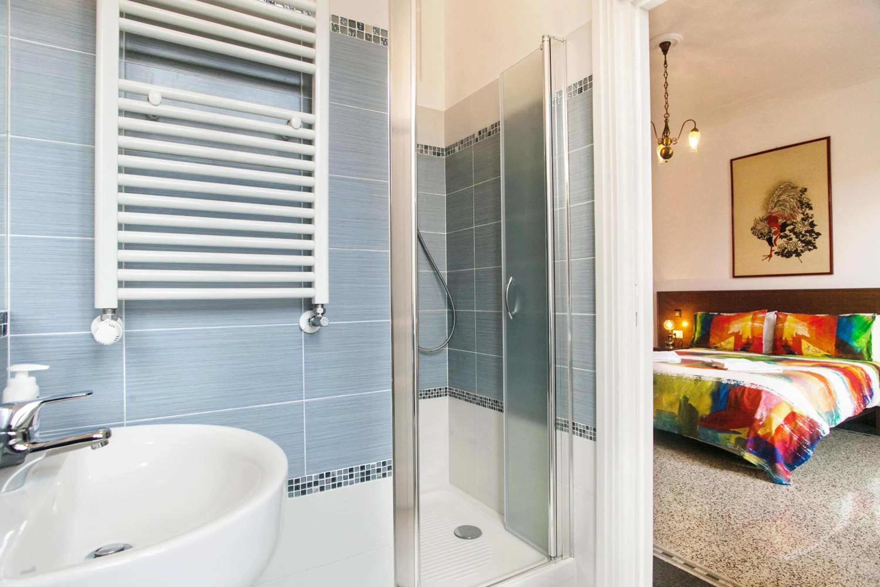 Bathroom, Bed in Vatica B&B Roma