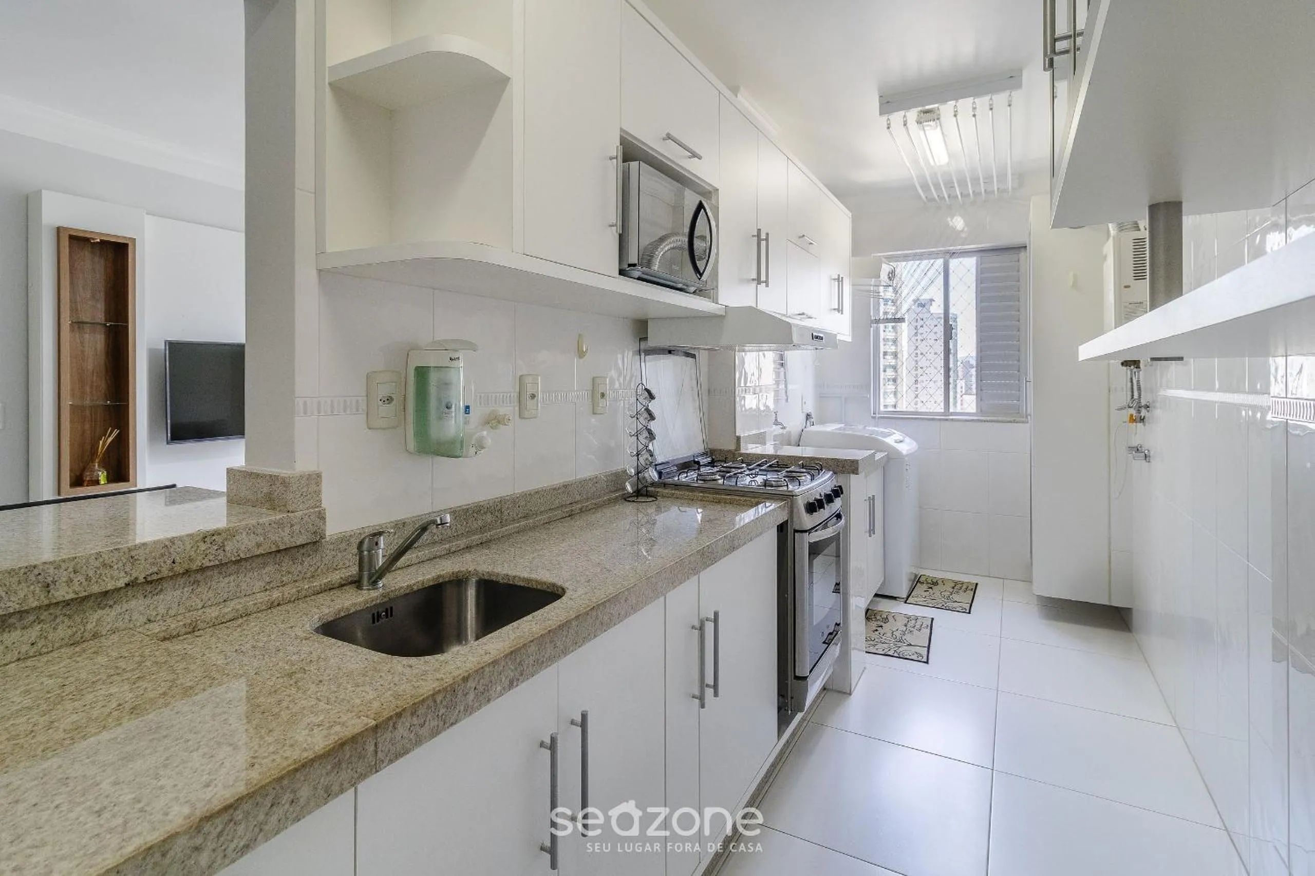 Lindo Apto na orla de Balneário Camboriú CET1604
