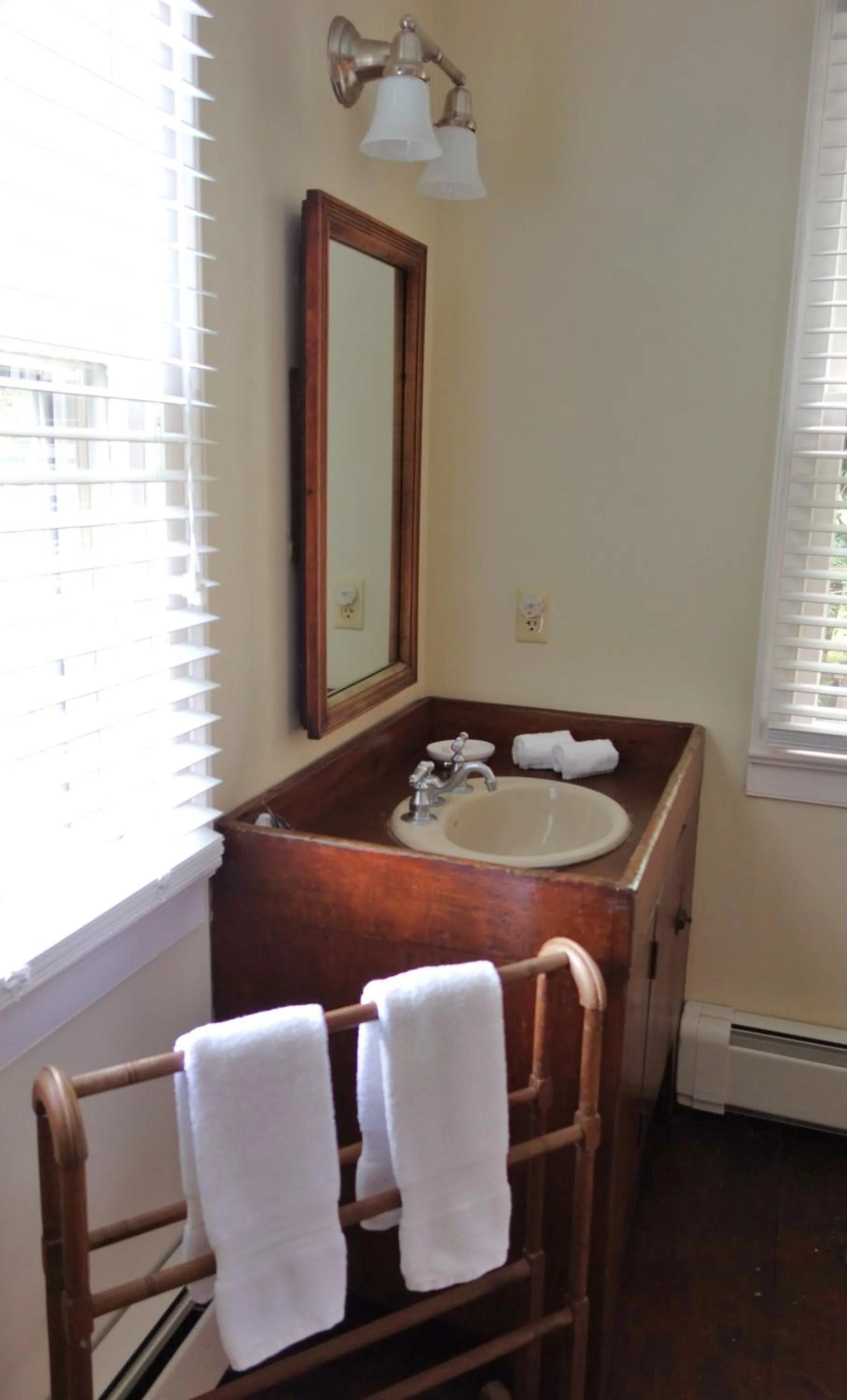 Bathroom, Bed in Inn at Glencairn