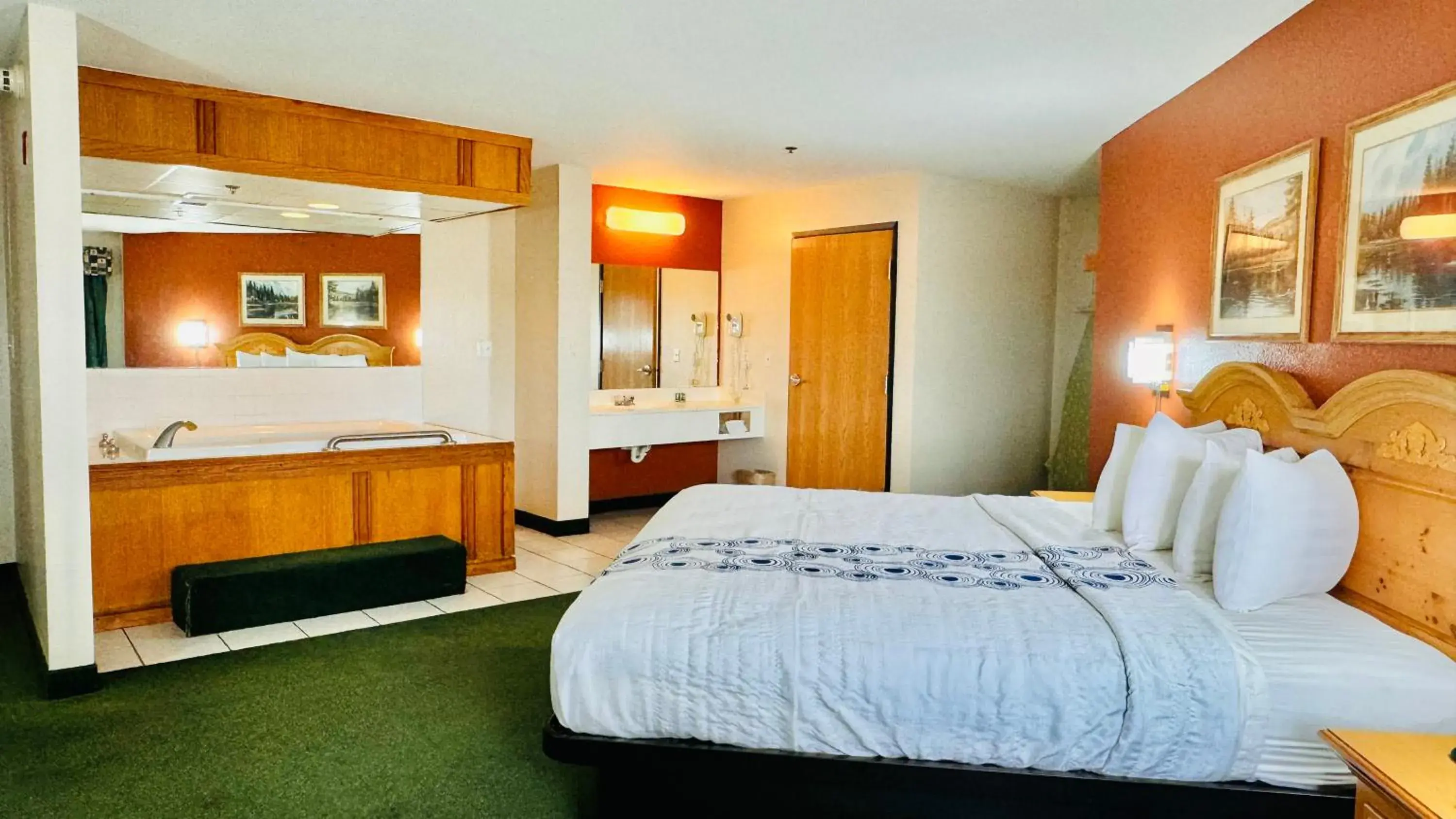 Bed in Regency Inn and Suites Bed in Regency Inn and Suites