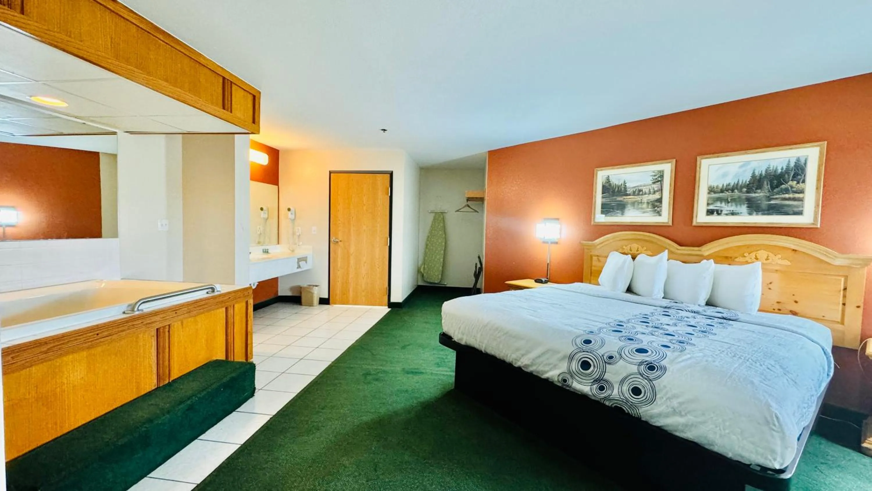 Bed in Regency Inn and Suites