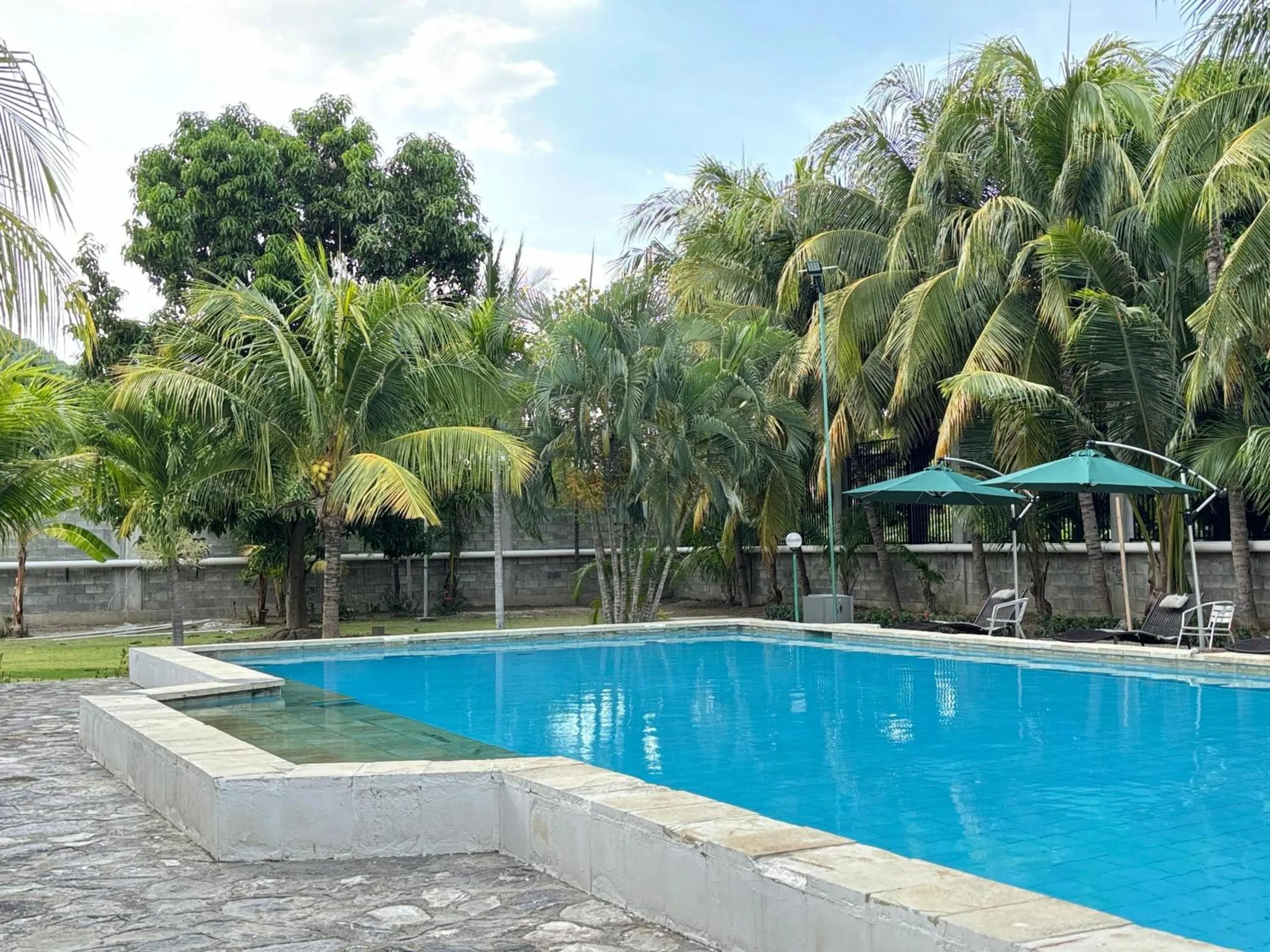 Property building in Palm Malinamoc Hotel