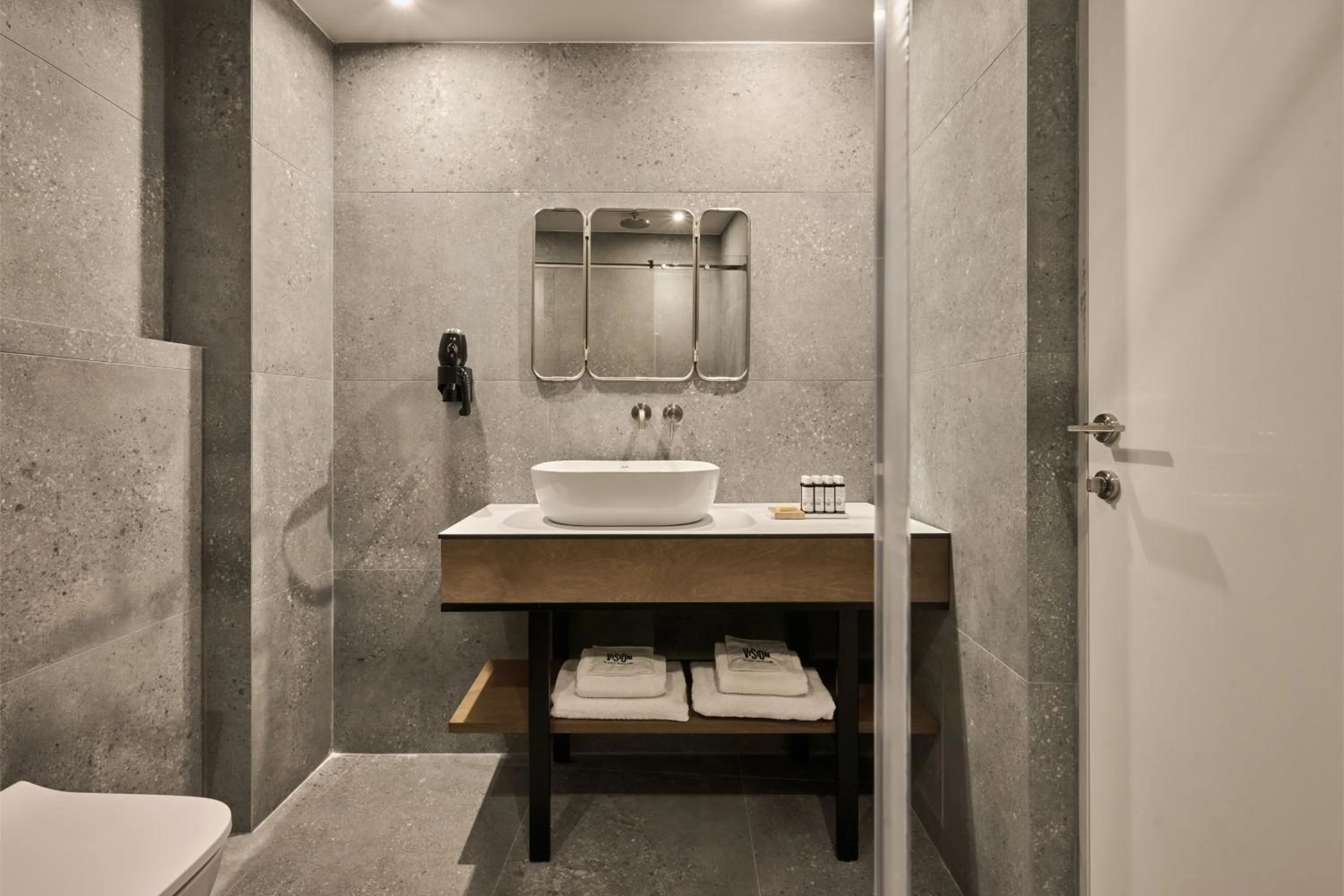 Shower in Vision Gazi