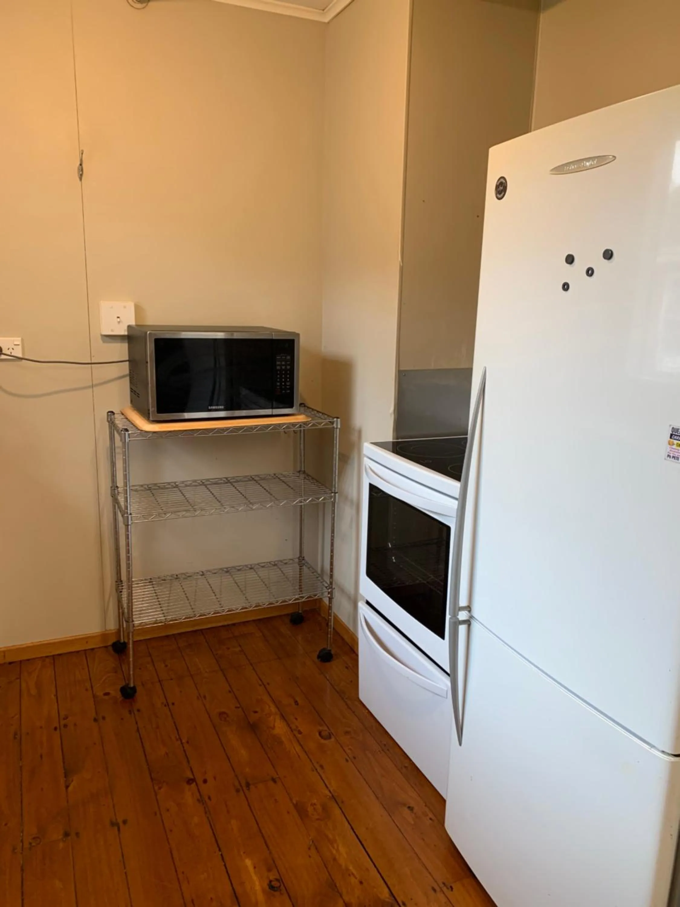 Kitchen or kitchenette in Thomas's Catlins Lodge and Camp Ground