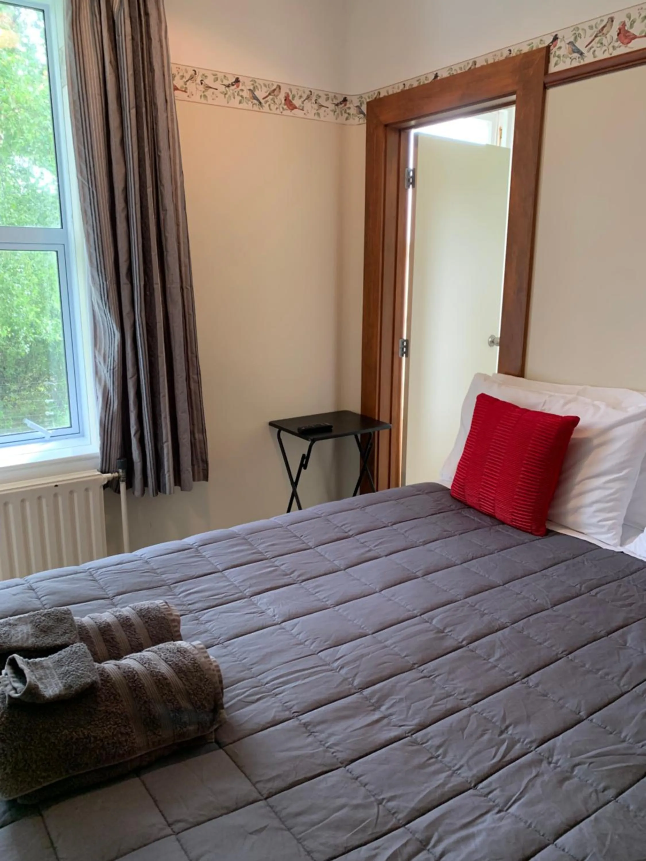 Bed in Thomas's Catlins Lodge and Camp Ground