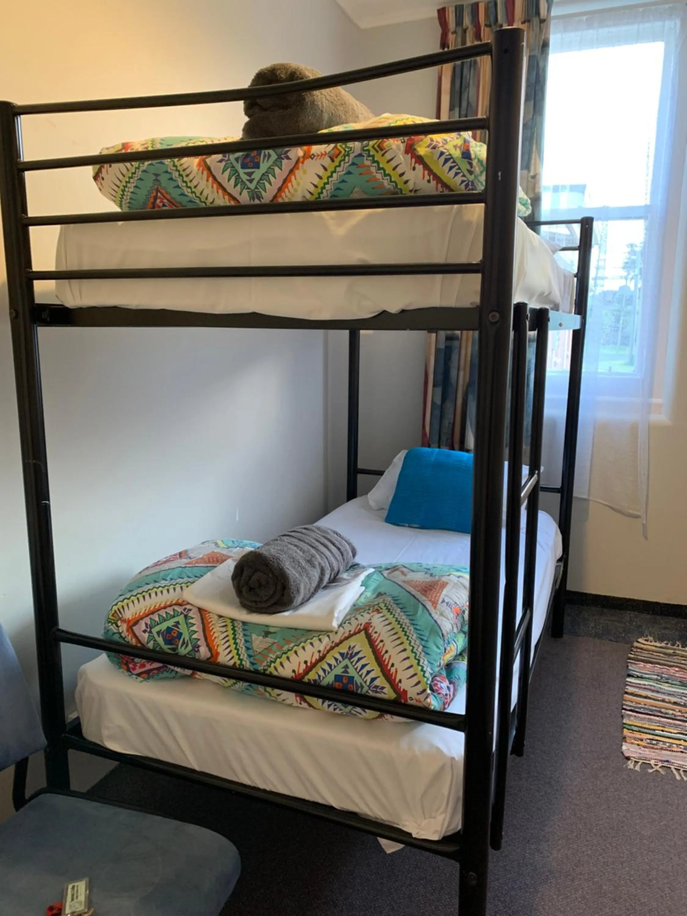 Photo of the whole room, Bed in Thomas's Catlins Lodge and Camp Ground