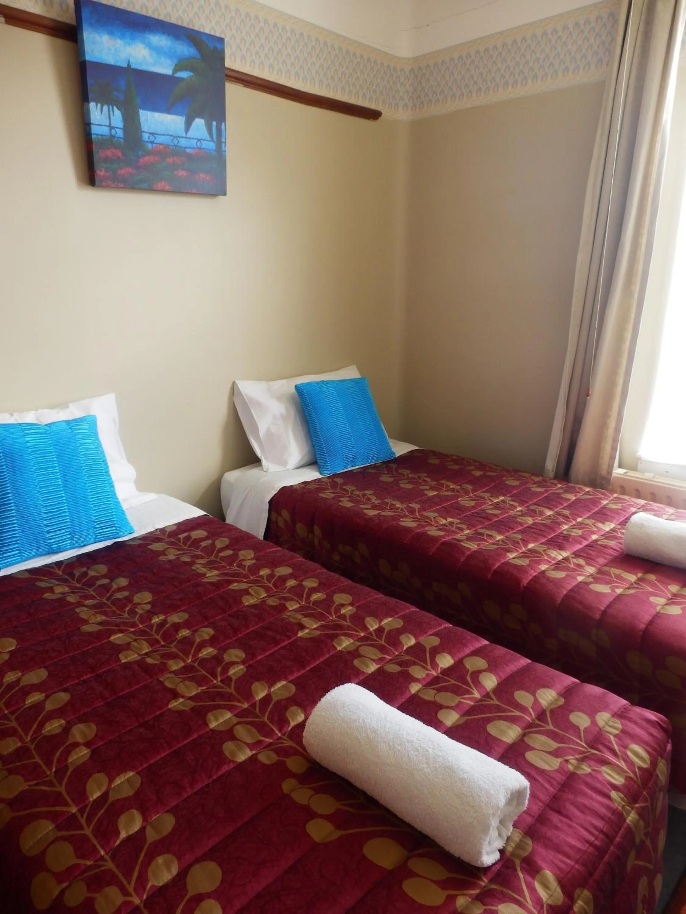 Bed in Thomas's Catlins Lodge and Camp Ground