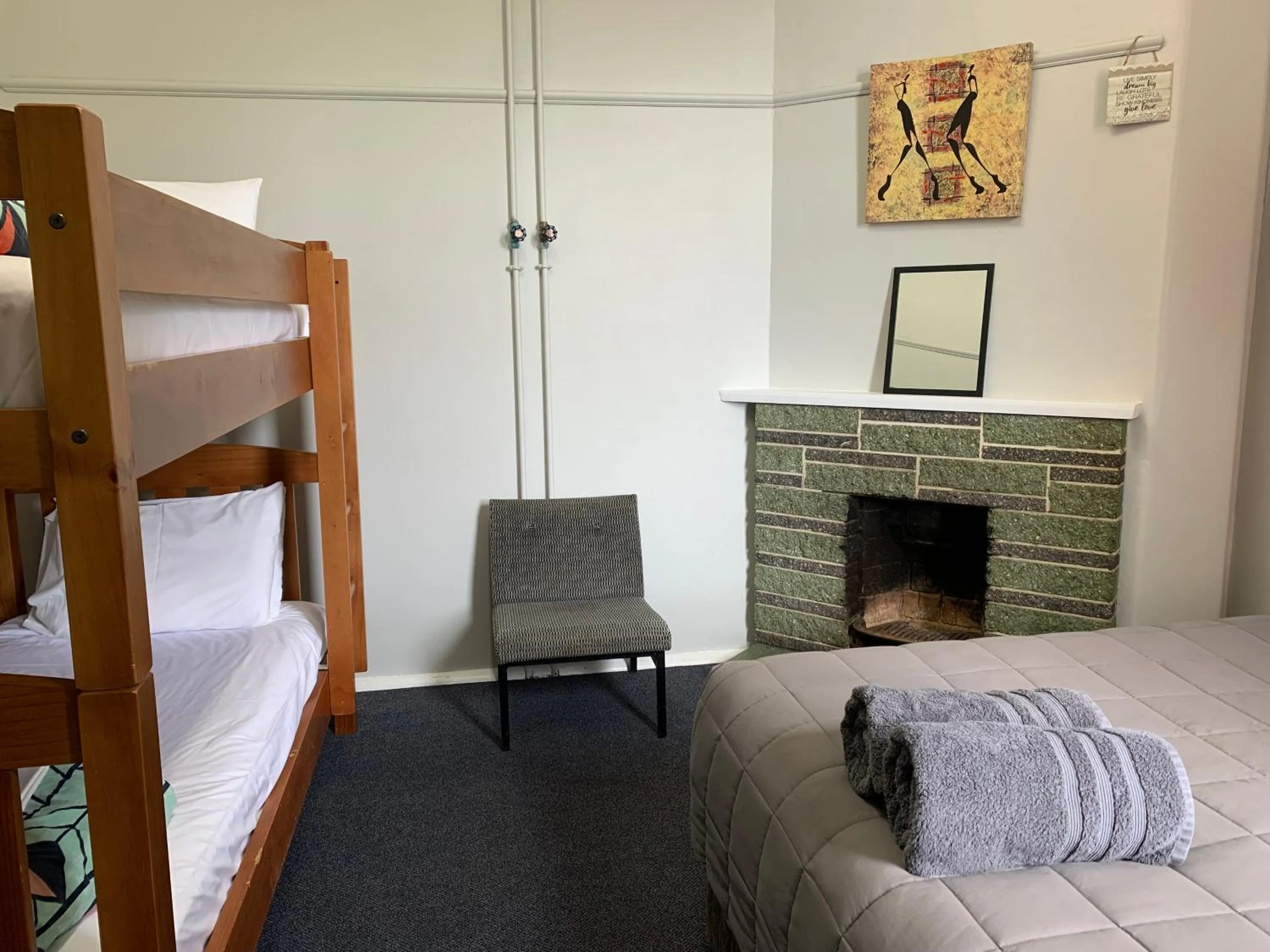 Bed in Thomas's Catlins Lodge and Camp Ground