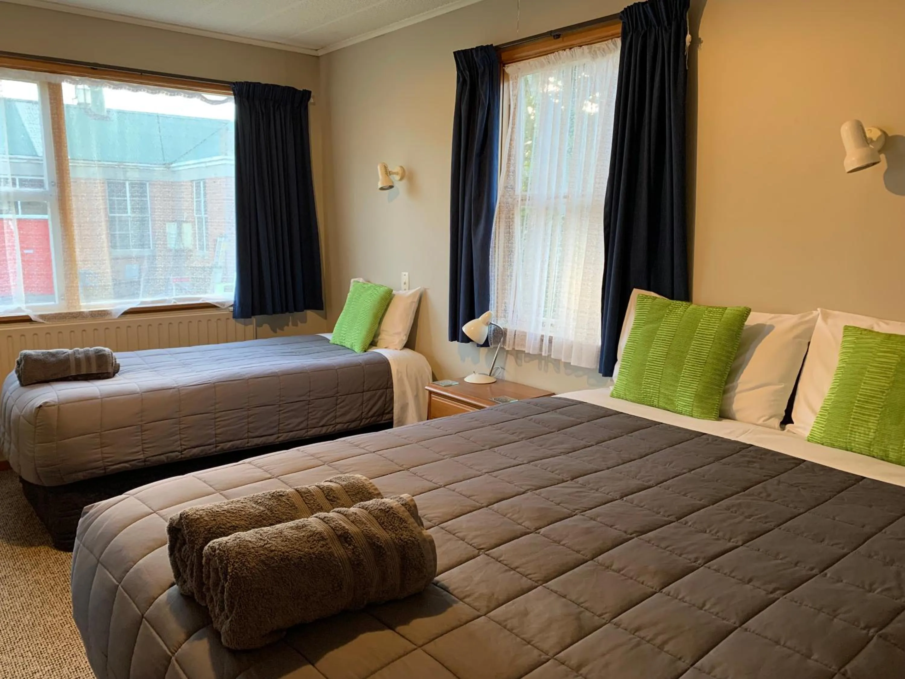 Bed in Thomas's Catlins Lodge and Camp Ground