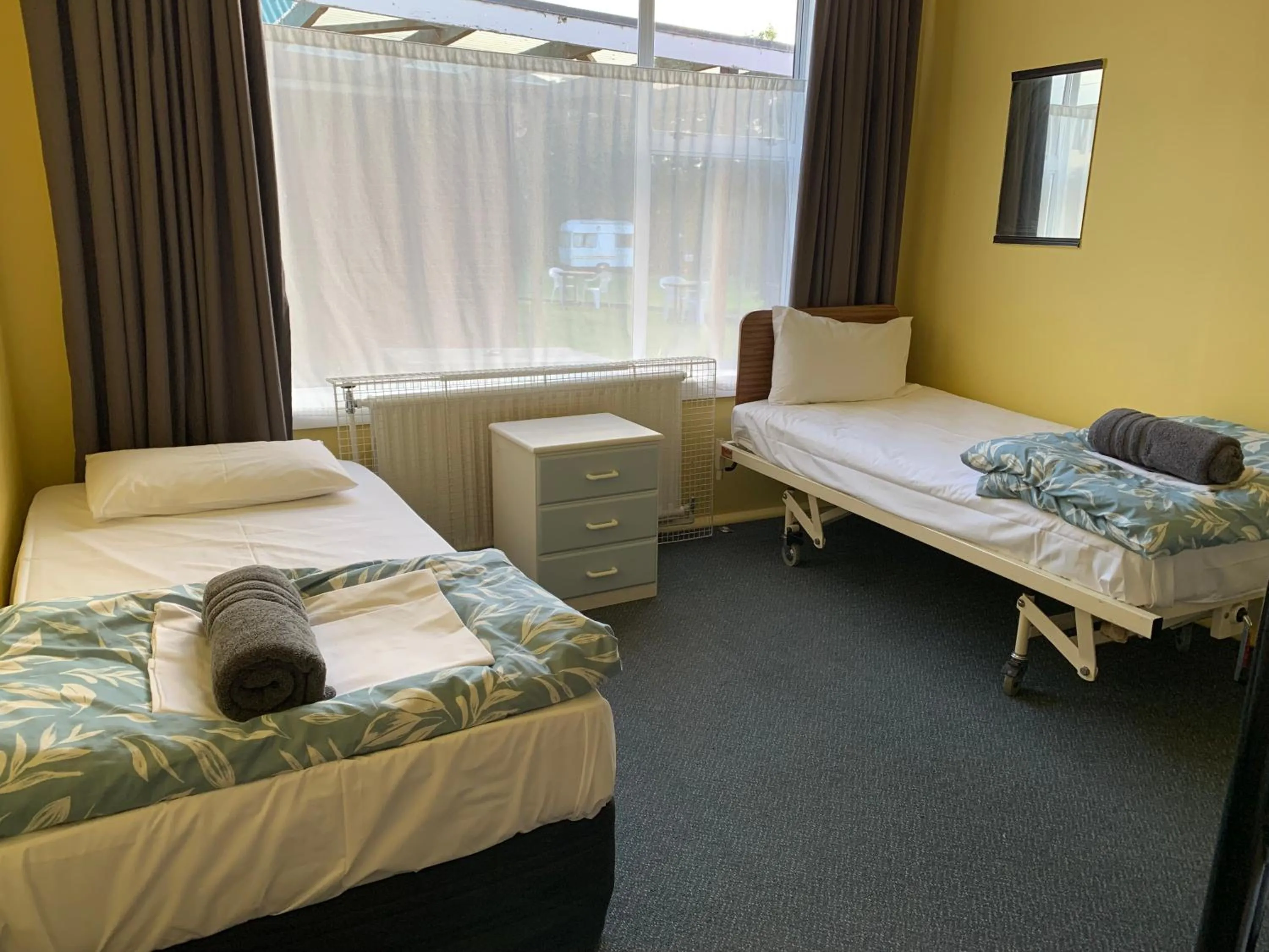 Bedroom, Bed in Thomas's Catlins Lodge and Camp Ground