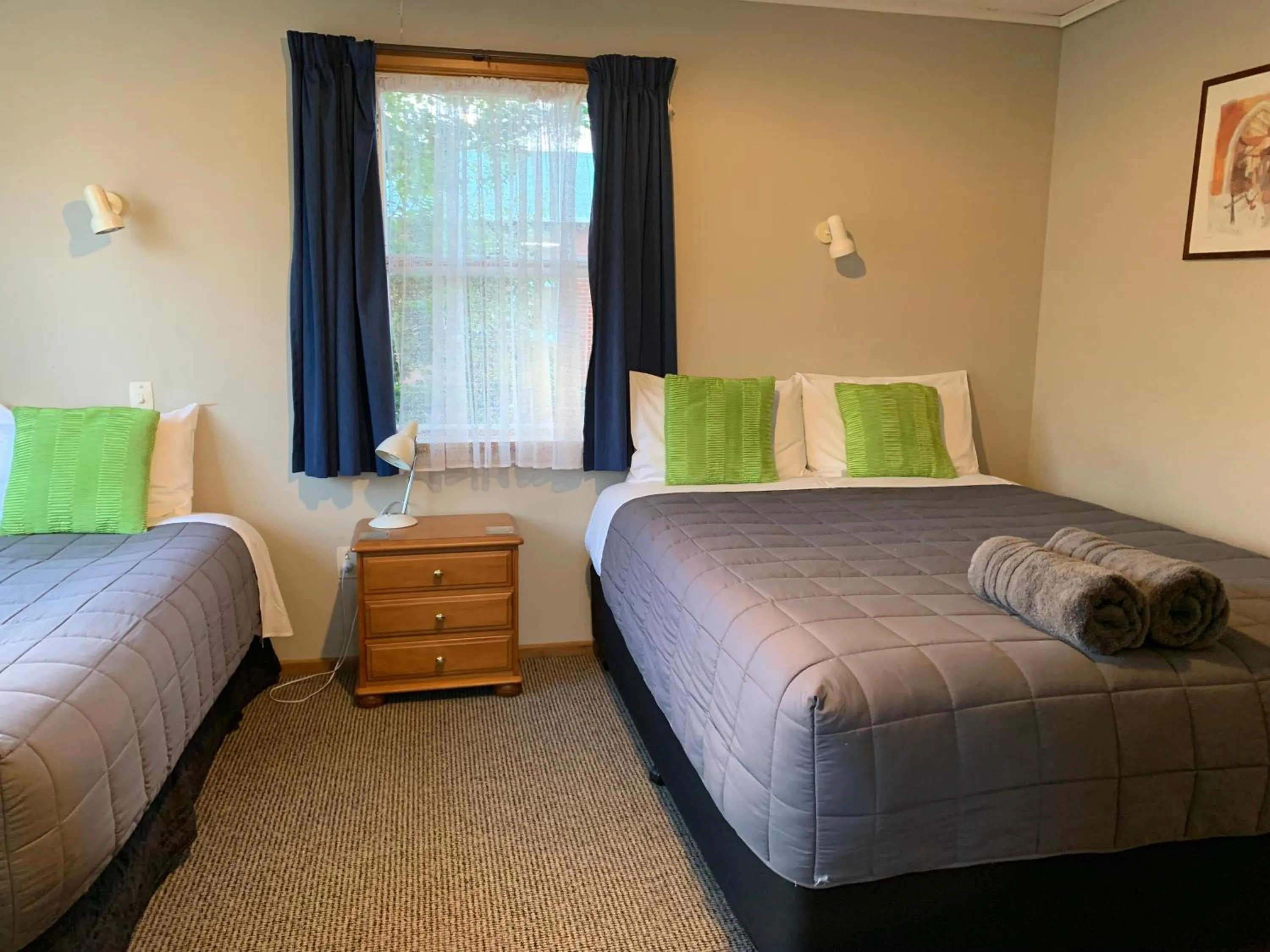 Bedroom, Bed in Thomas's Catlins Lodge and Camp Ground