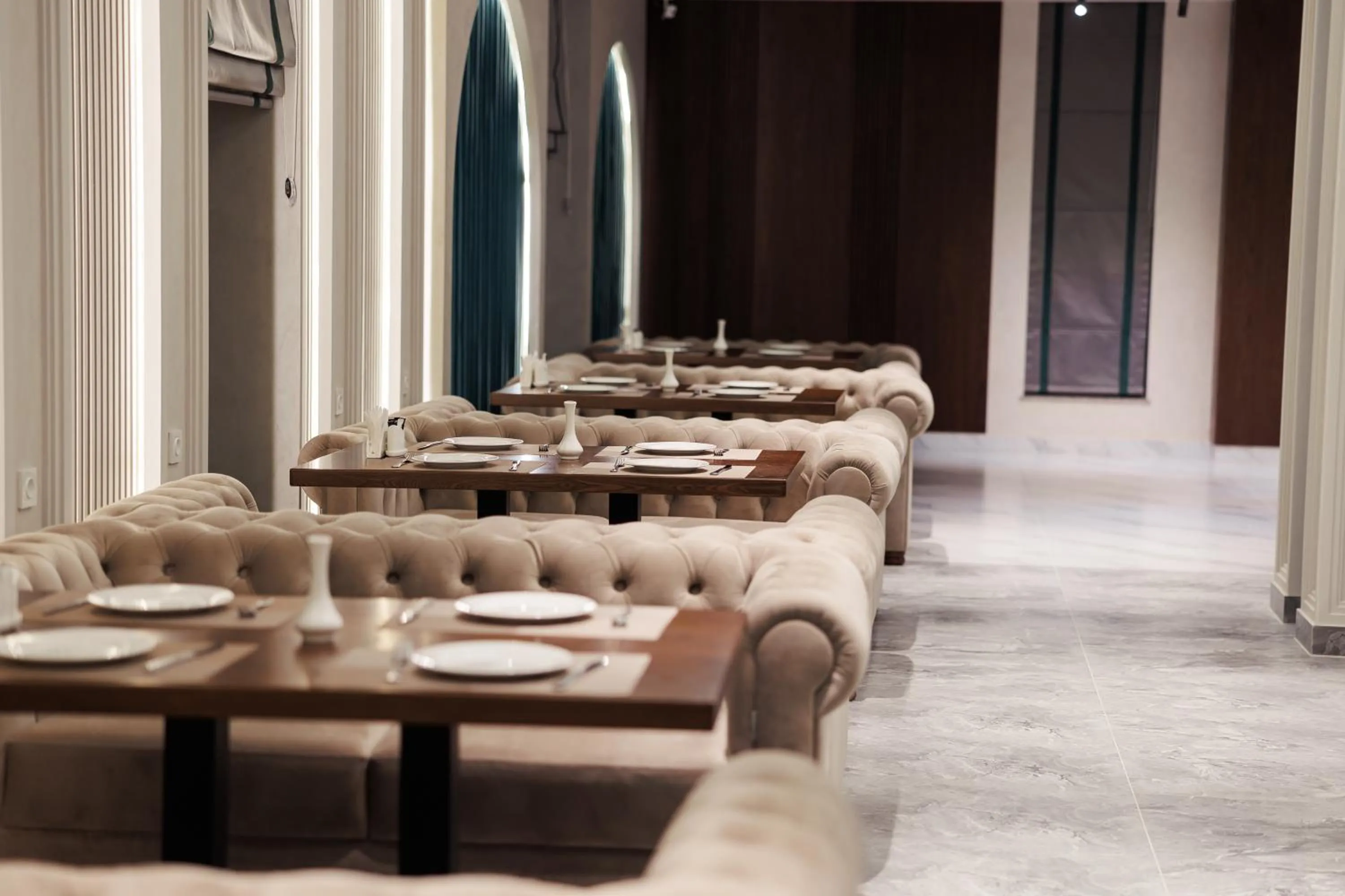 Restaurant/places to eat in Siab Hotel Premium