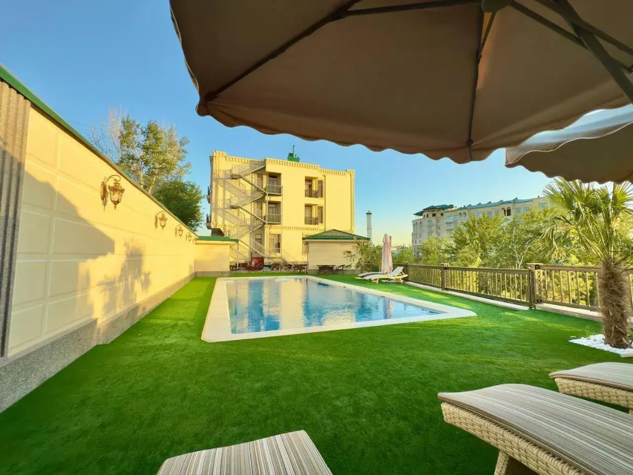 Swimming pool in Siab Hotel Premium Swimming pool in Siab Hotel Premium