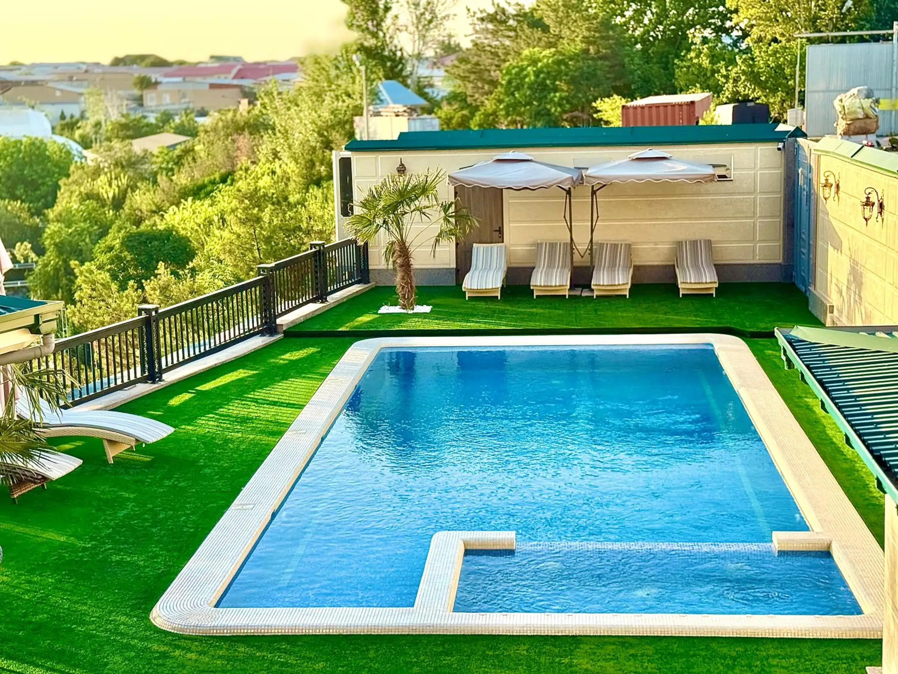 Swimming pool in Siab Hotel Premium Swimming pool in Siab Hotel Premium