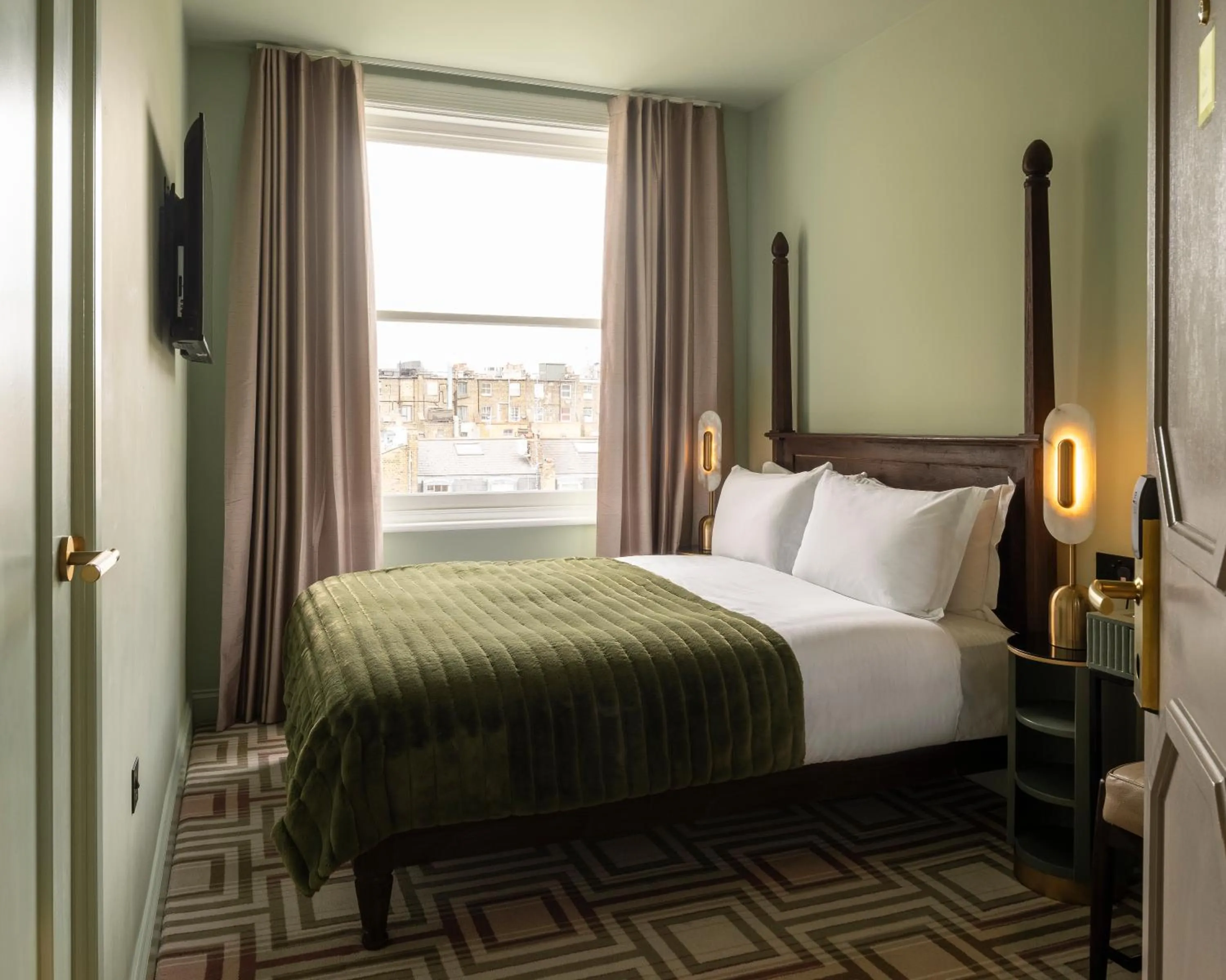 Bed in Ellen Kensington