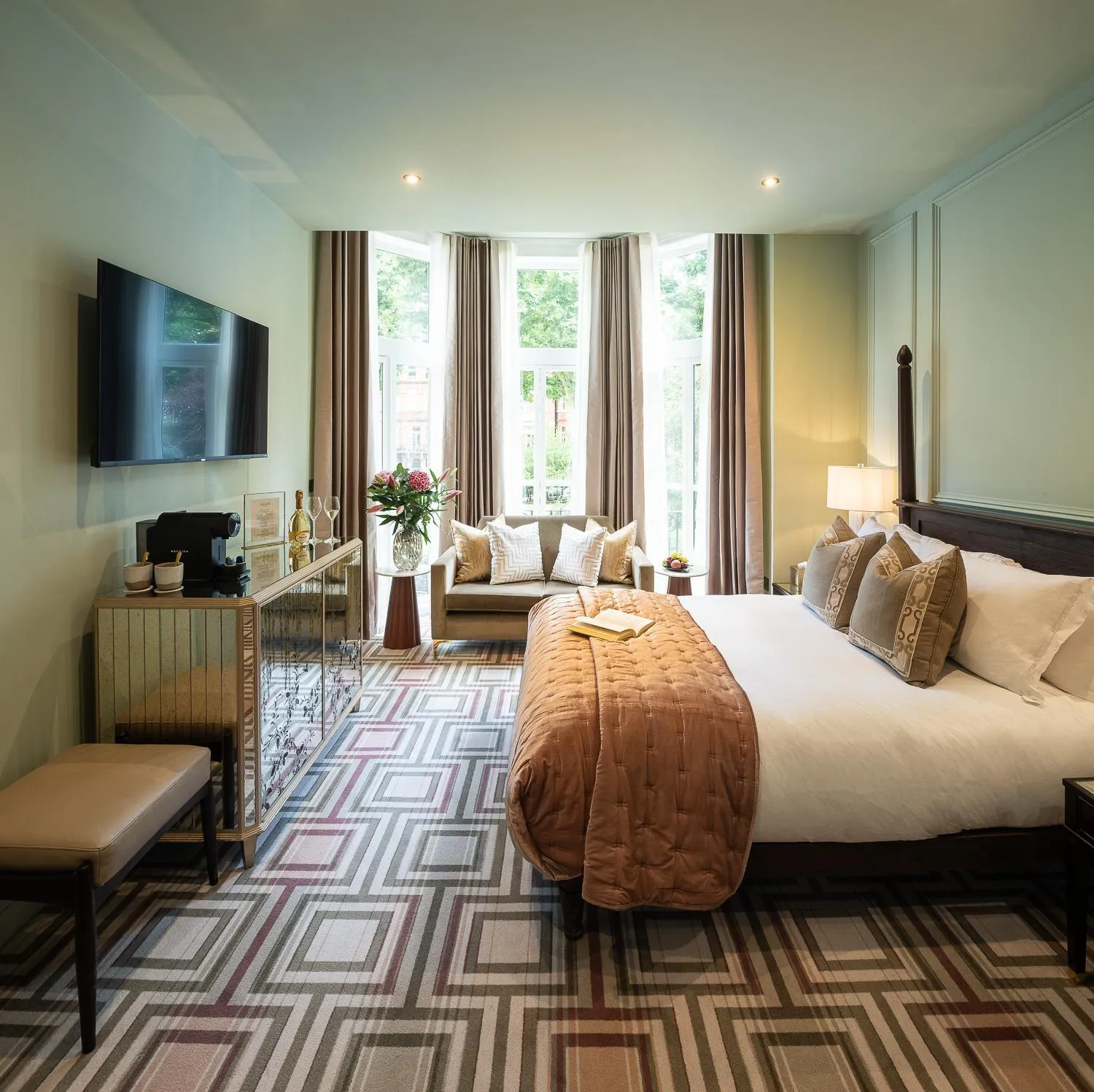 Bed in Ellen Kensington