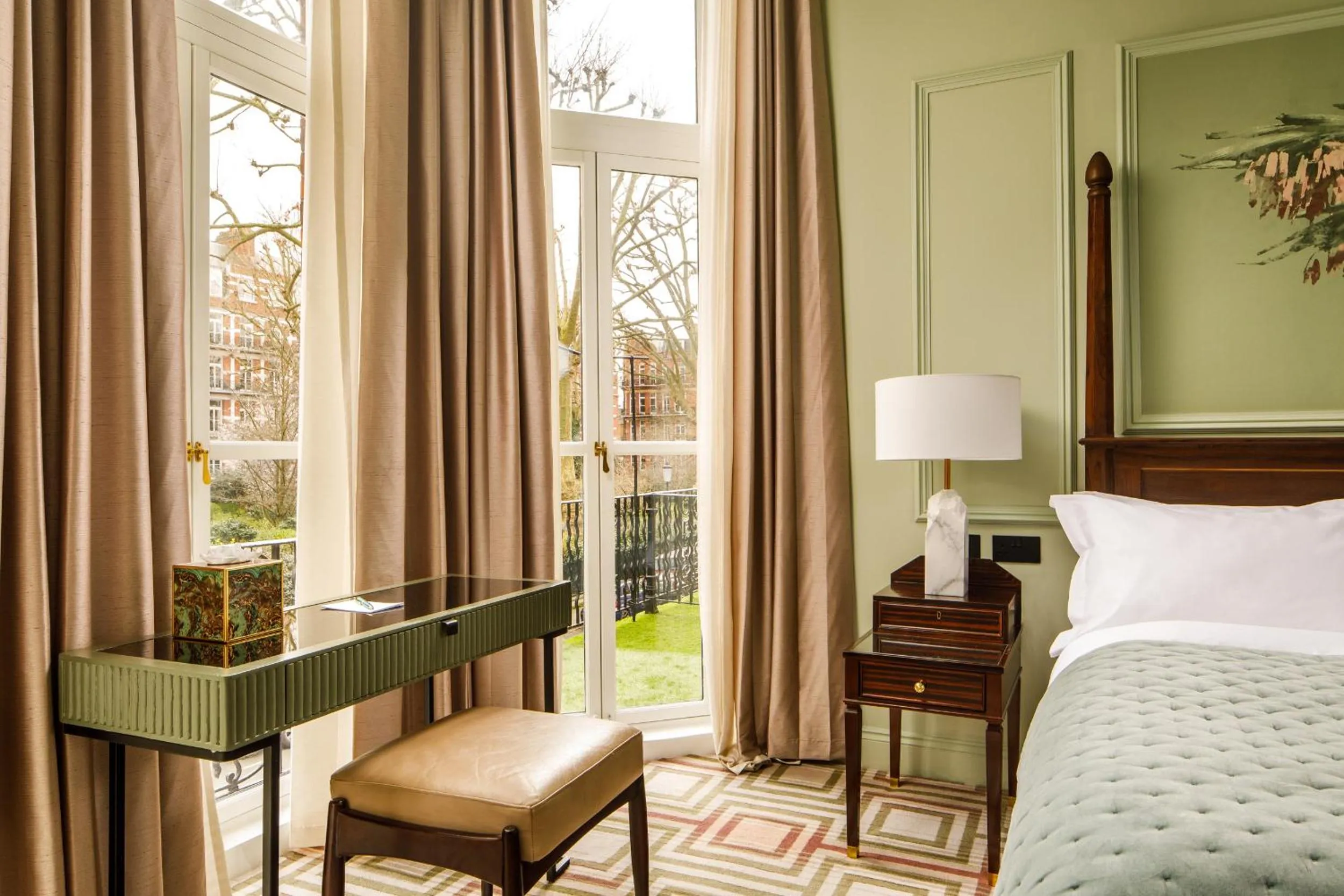 Bed in Ellen Kensington