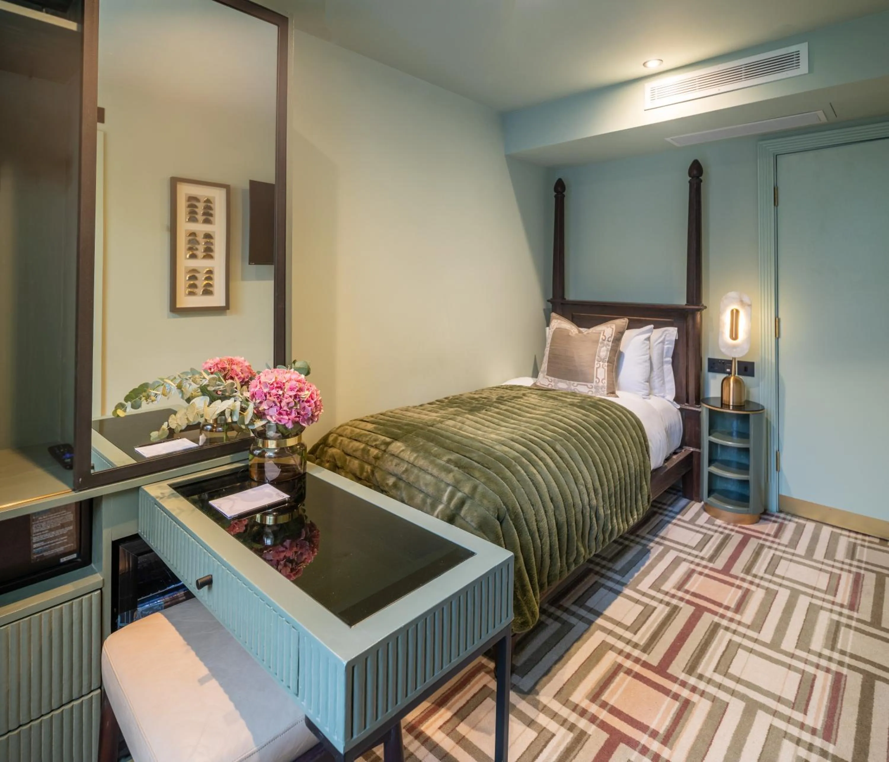 Bed in Ellen Kensington