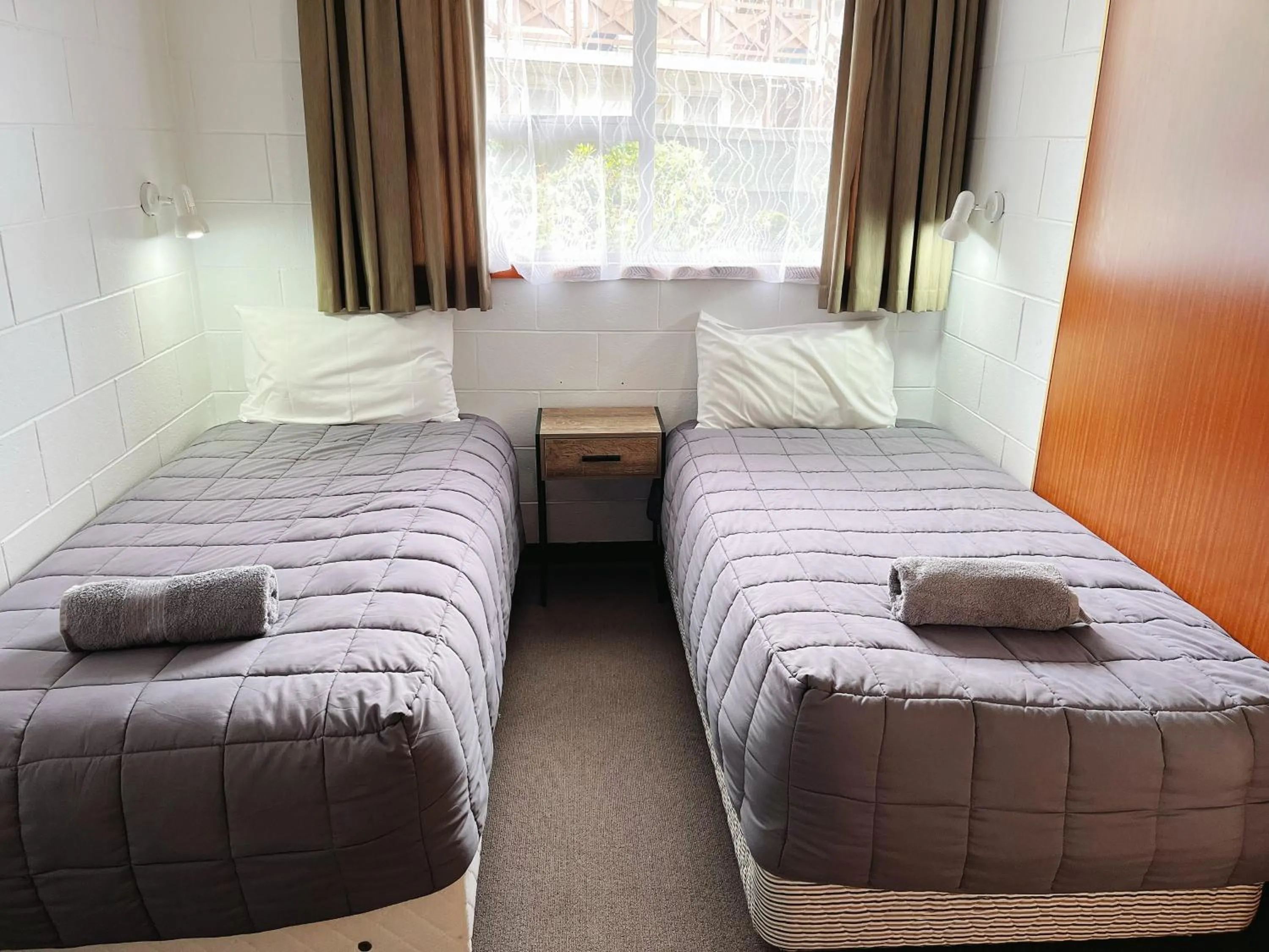 Bed in Cumberland Motel