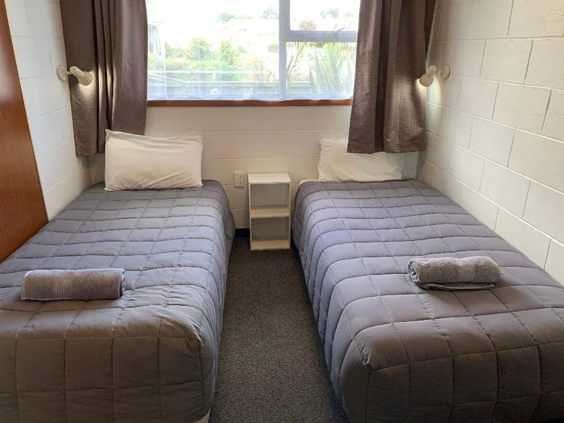 Bed in Cumberland Motel