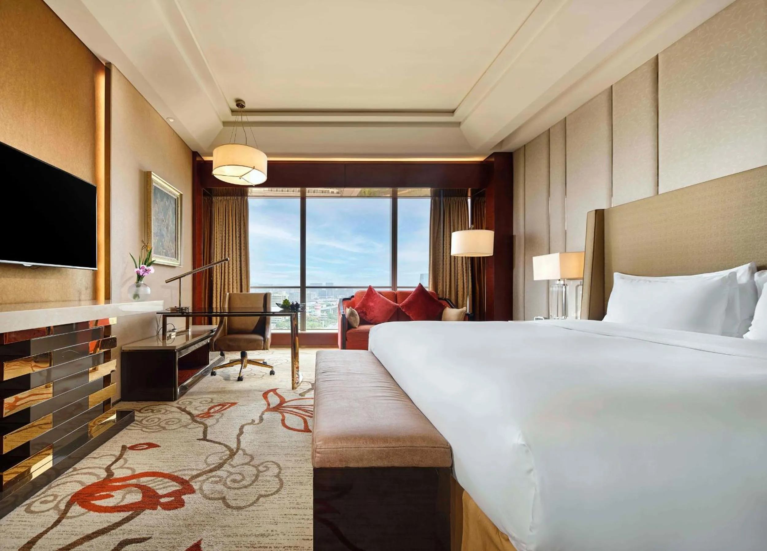 Photo of the whole room, Bed in Sanding New Century Grand Hotel Yiwu
