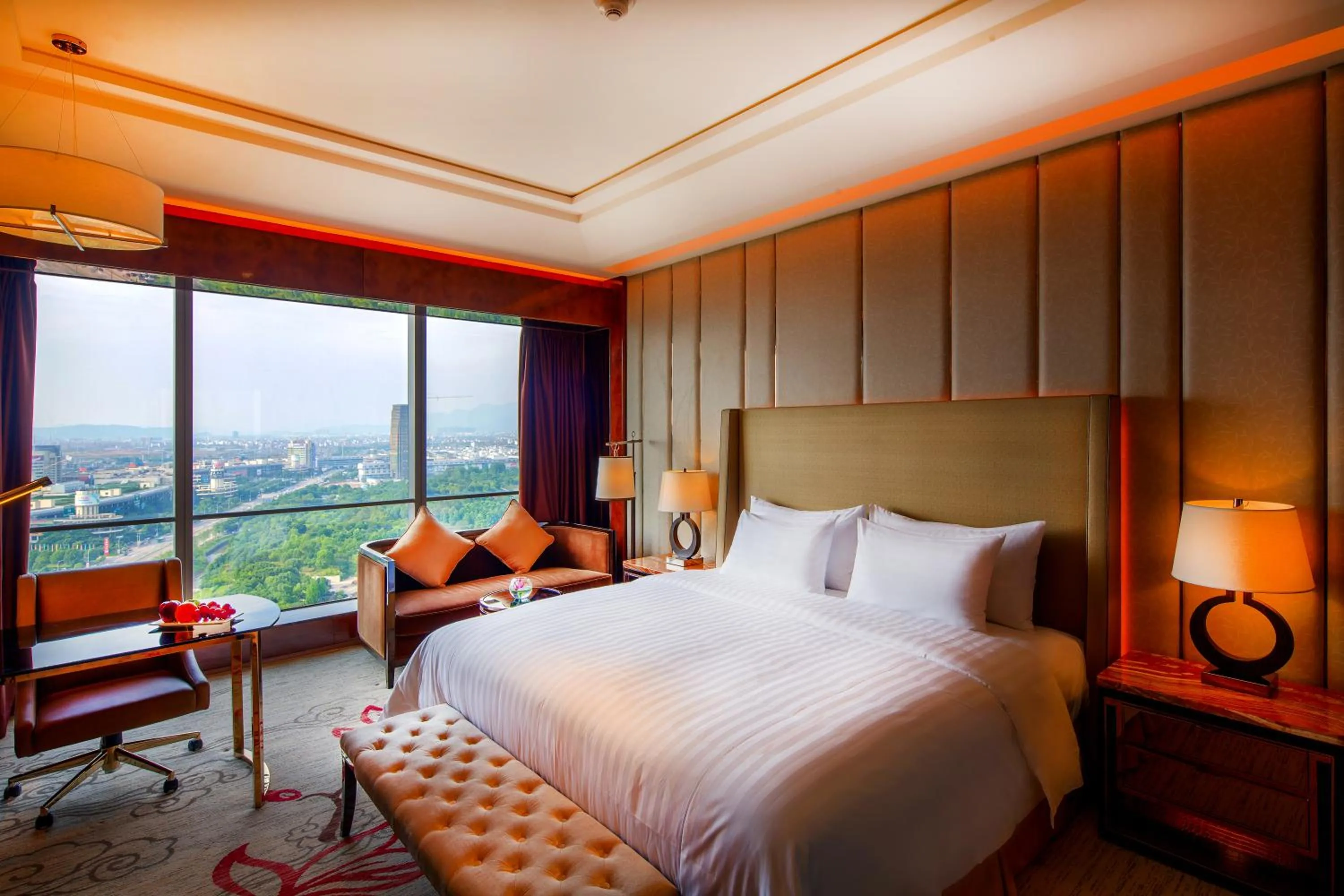 Photo of the whole room, Bed in Sanding New Century Grand Hotel Yiwu