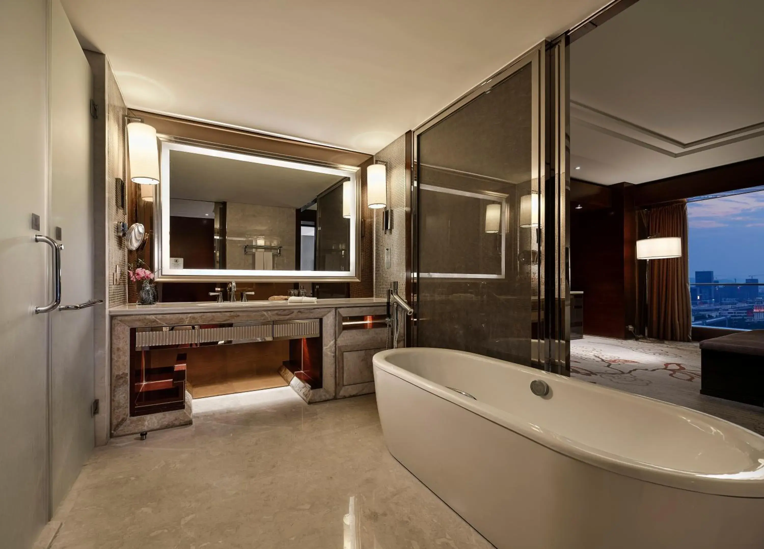 Superior Twin Room with Garden View in Sanding New Century Grand Hotel Yiwu Superior Twin Room with Garden View in Sanding New Century Grand Hotel Yiwu