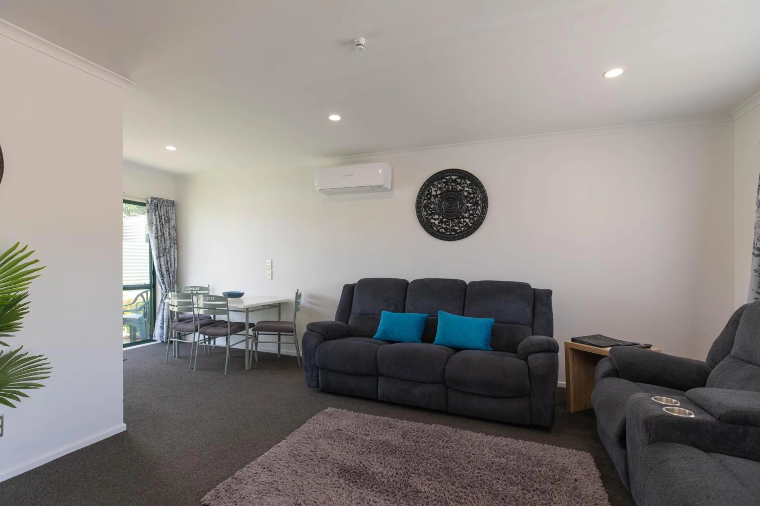 Living room in Camelot Motor Lodge and Conference Centre
