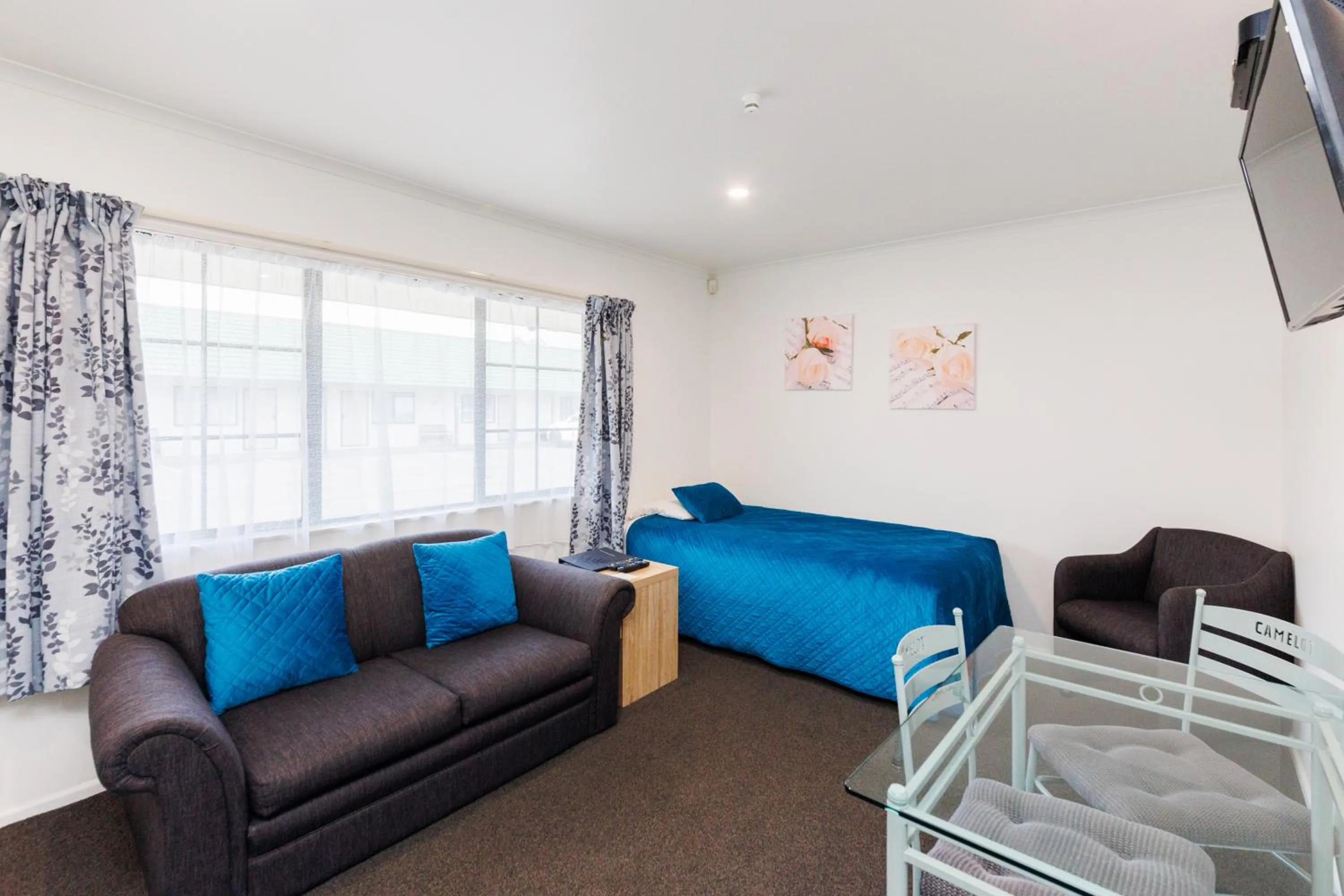 One-Bedroom Apartment in Camelot Motor Lodge and Conference Centre