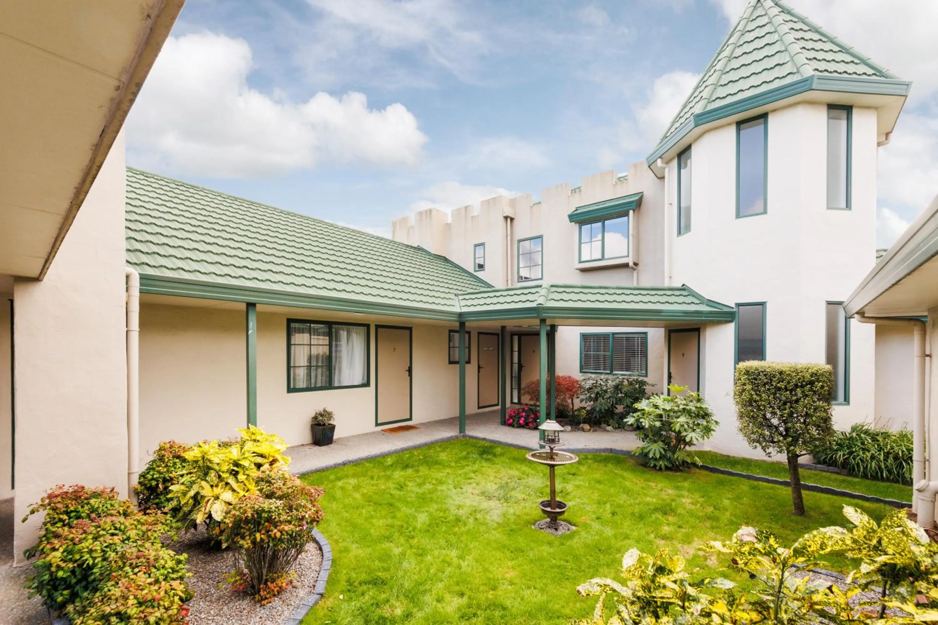 Garden in Camelot Motor Lodge and Conference Centre