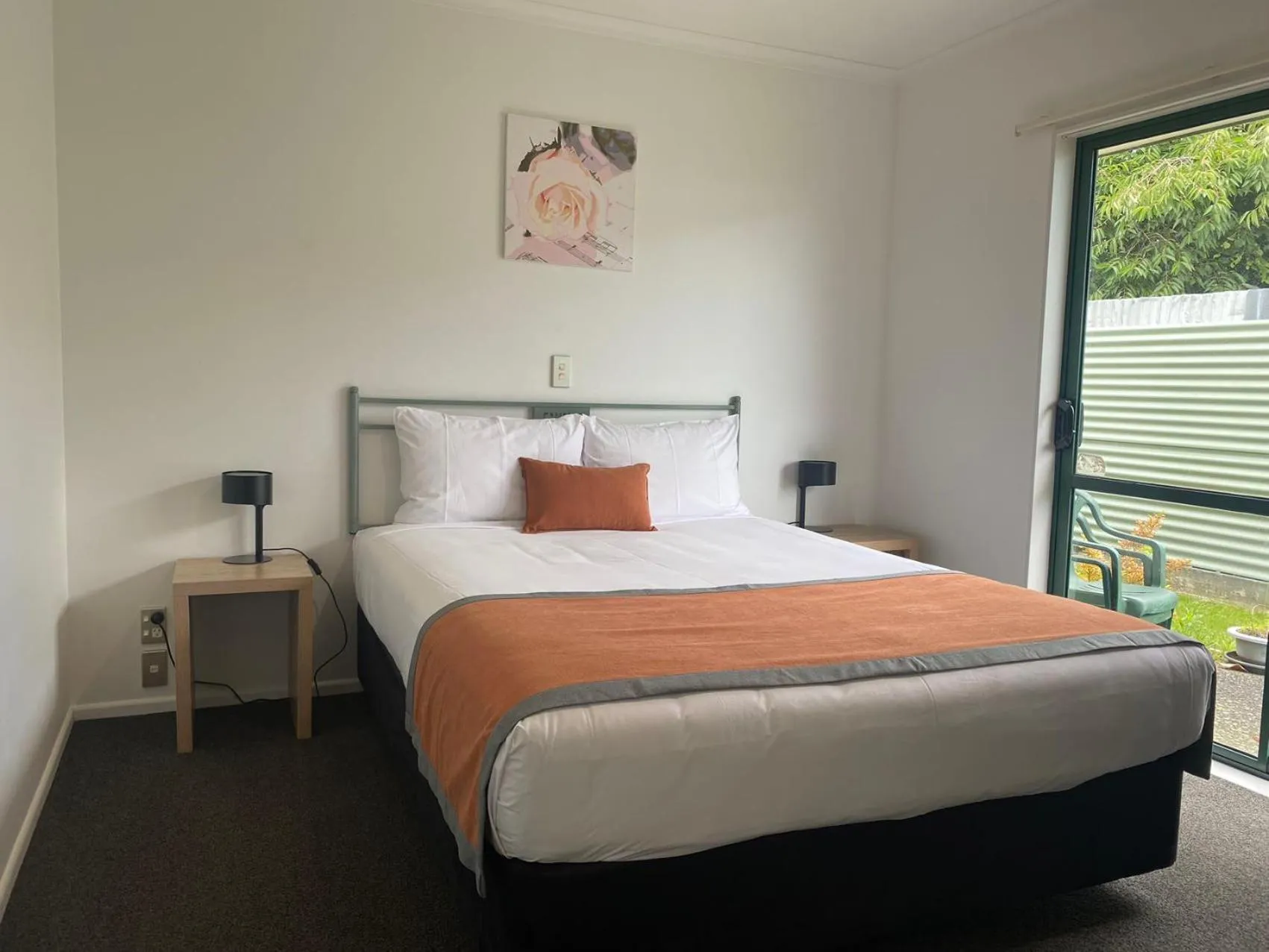Bedroom, Bed in Camelot Motor Lodge and Conference Centre