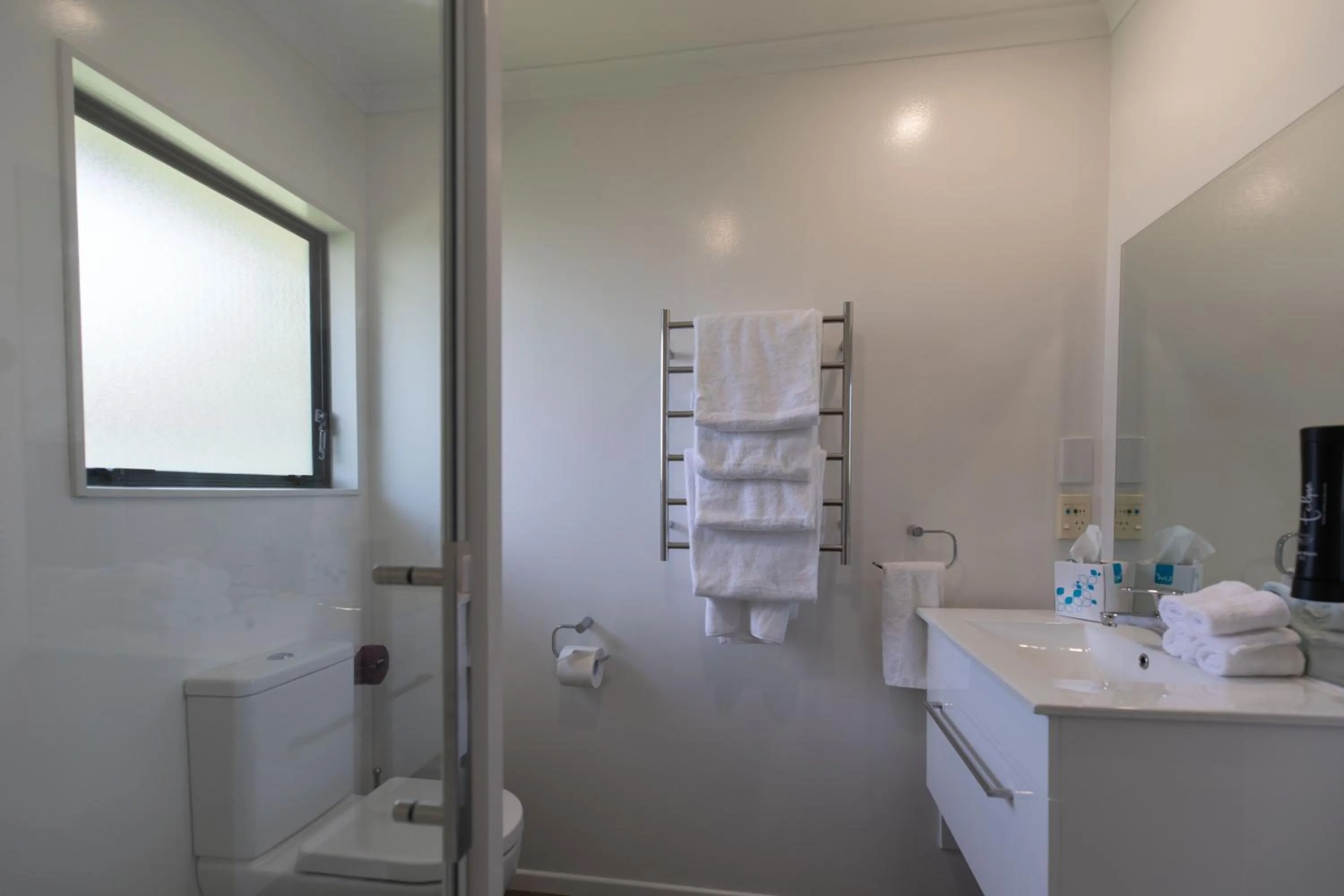 Bathroom in Camelot Motor Lodge and Conference Centre