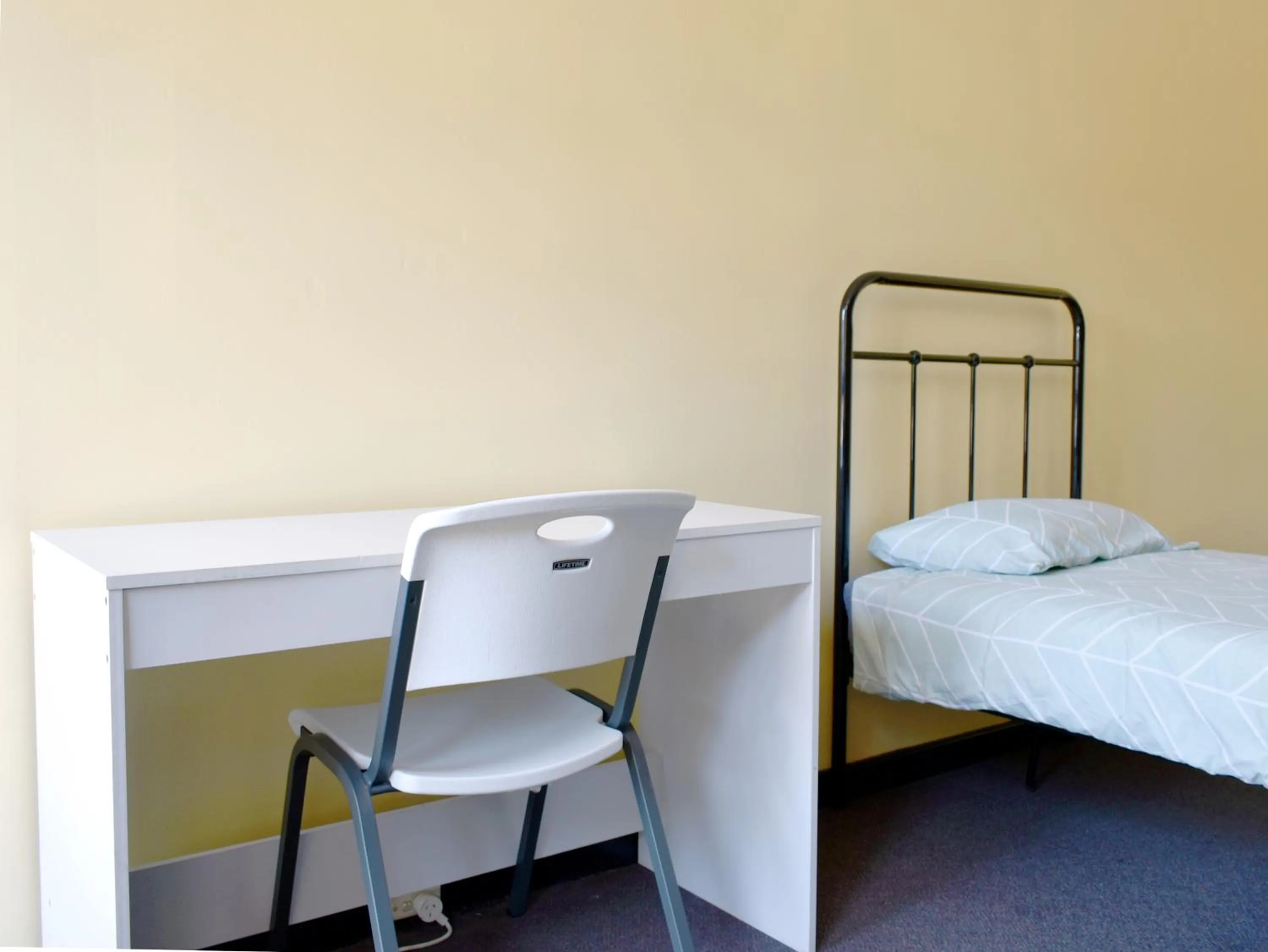 Bed in Billabong Backpackers Resort